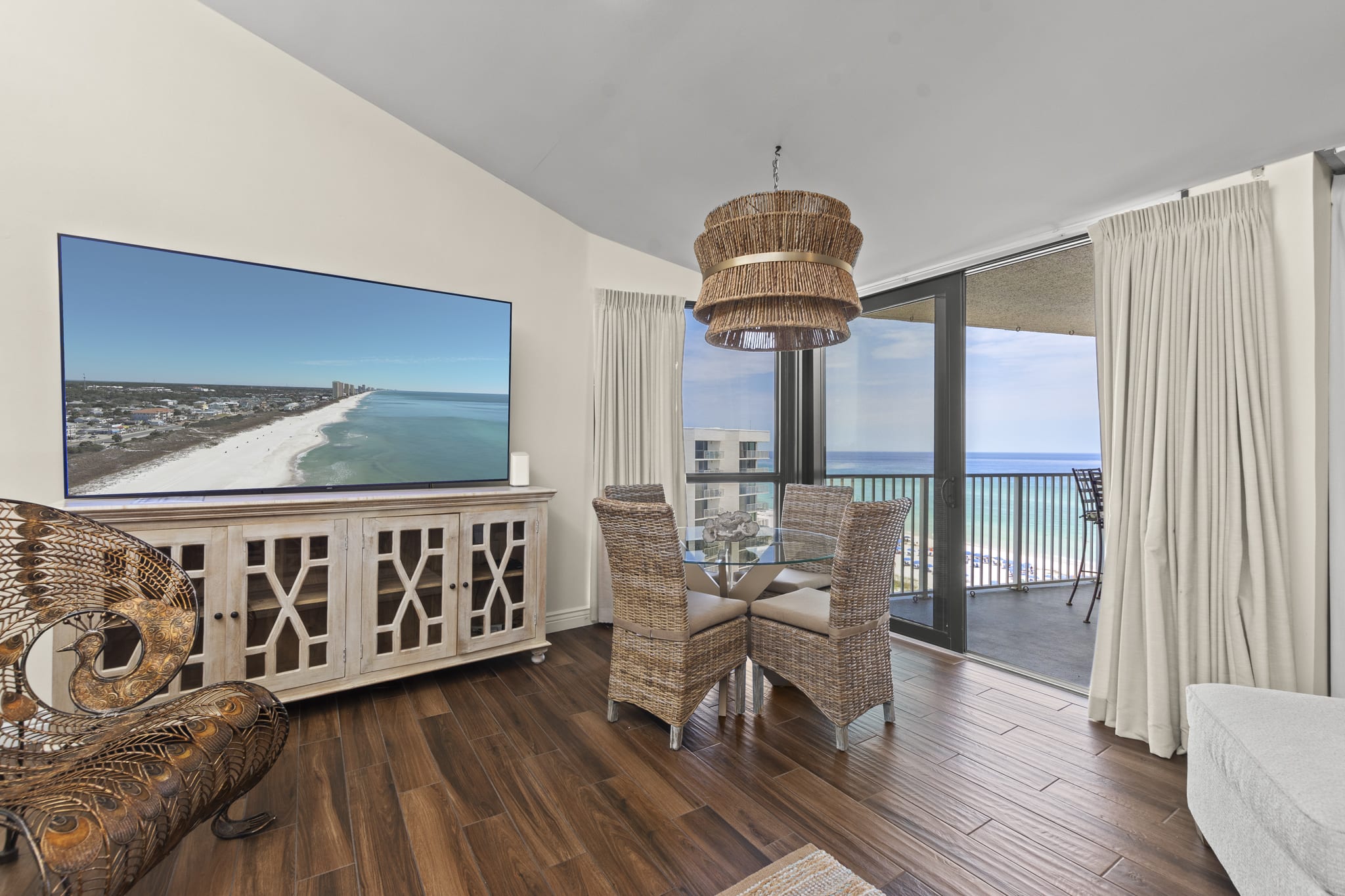 2nd table seating 4. Also used for laptop office area. 82 INCH JUMBO Smart TV.