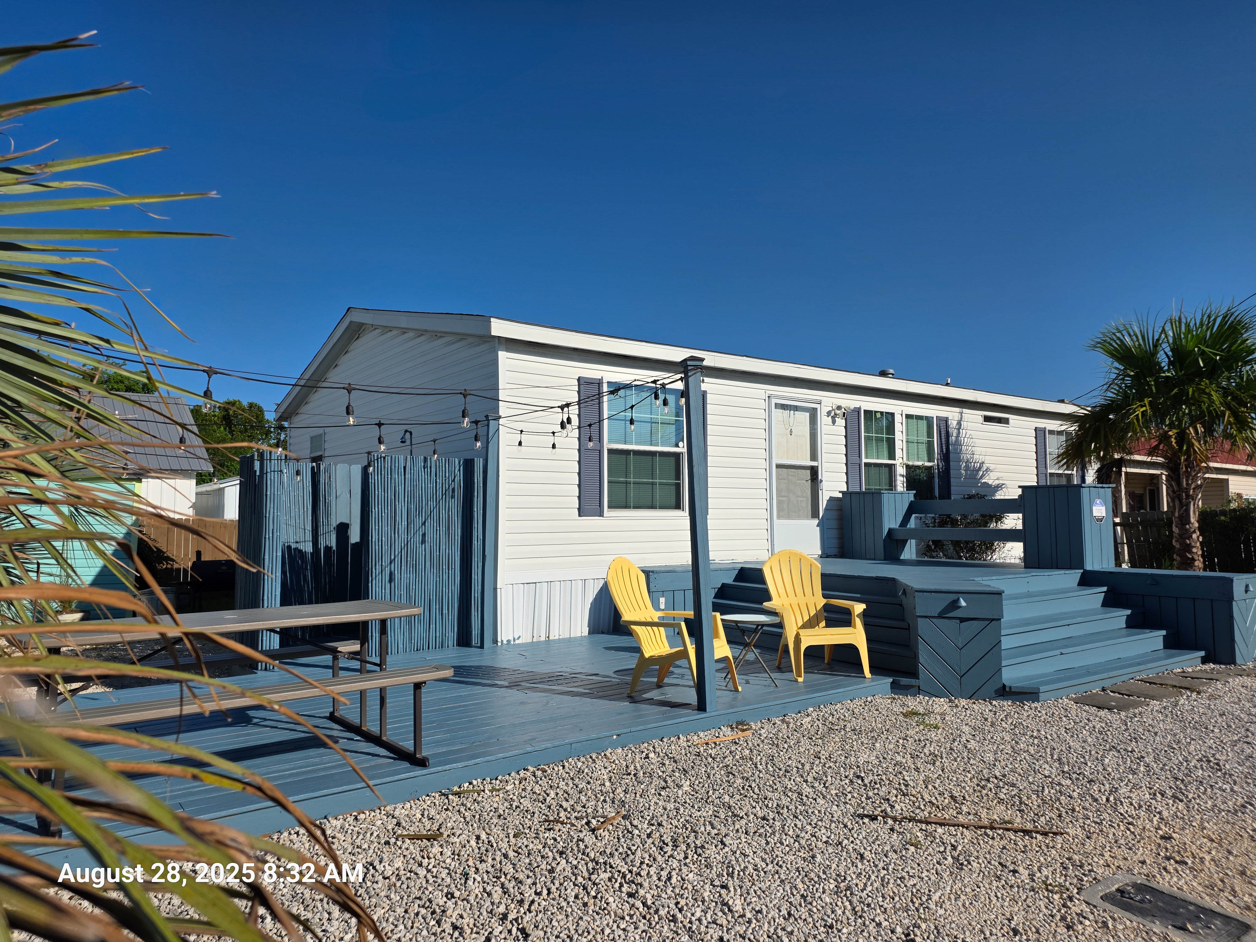 Seahorse Beach Home is a 9 min walk to the emerald waters of the Gulf of Mexico