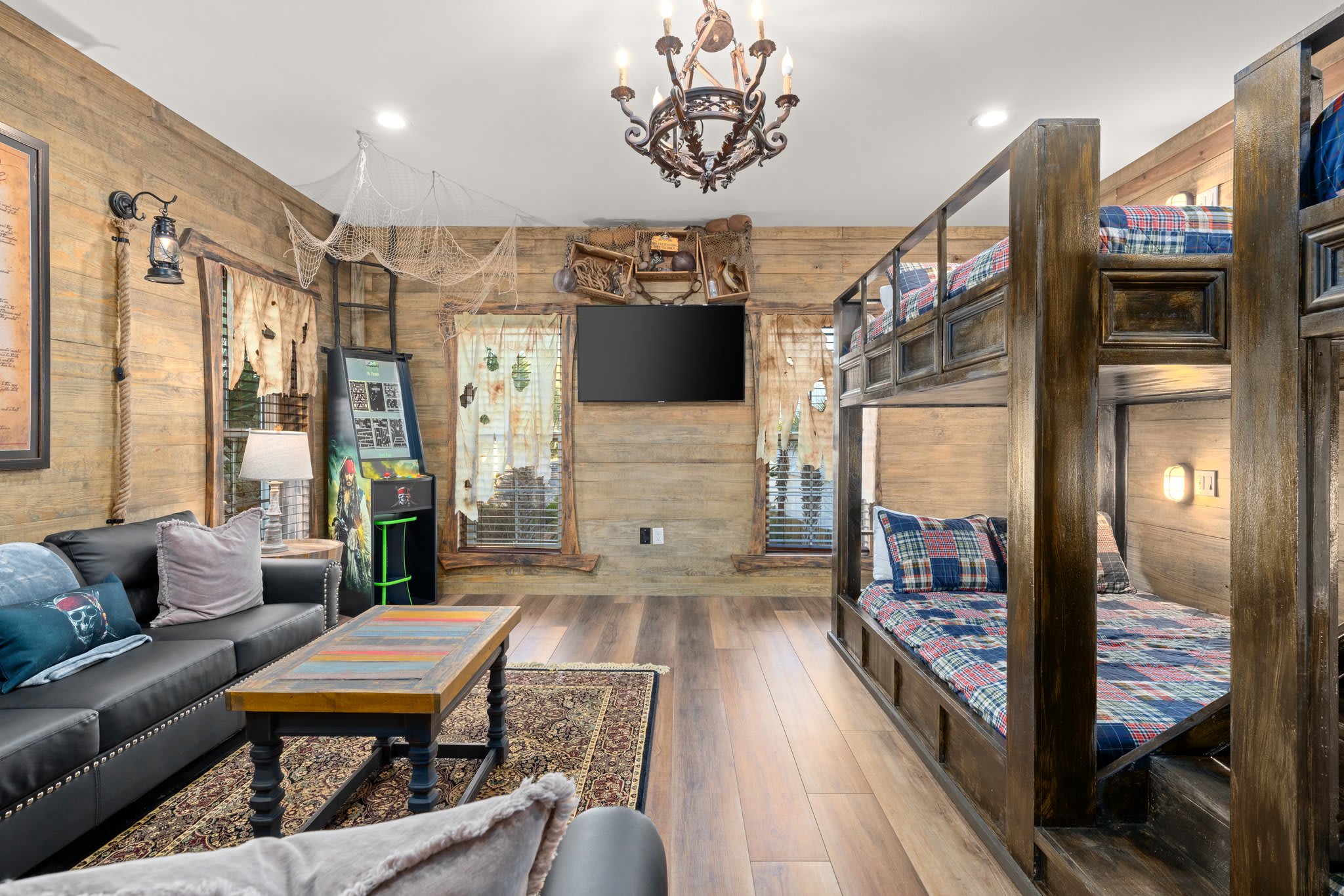 ARRR. 2qn bunks, 2 full bunks, seating area, Large TV, Sitting Area, Arcade