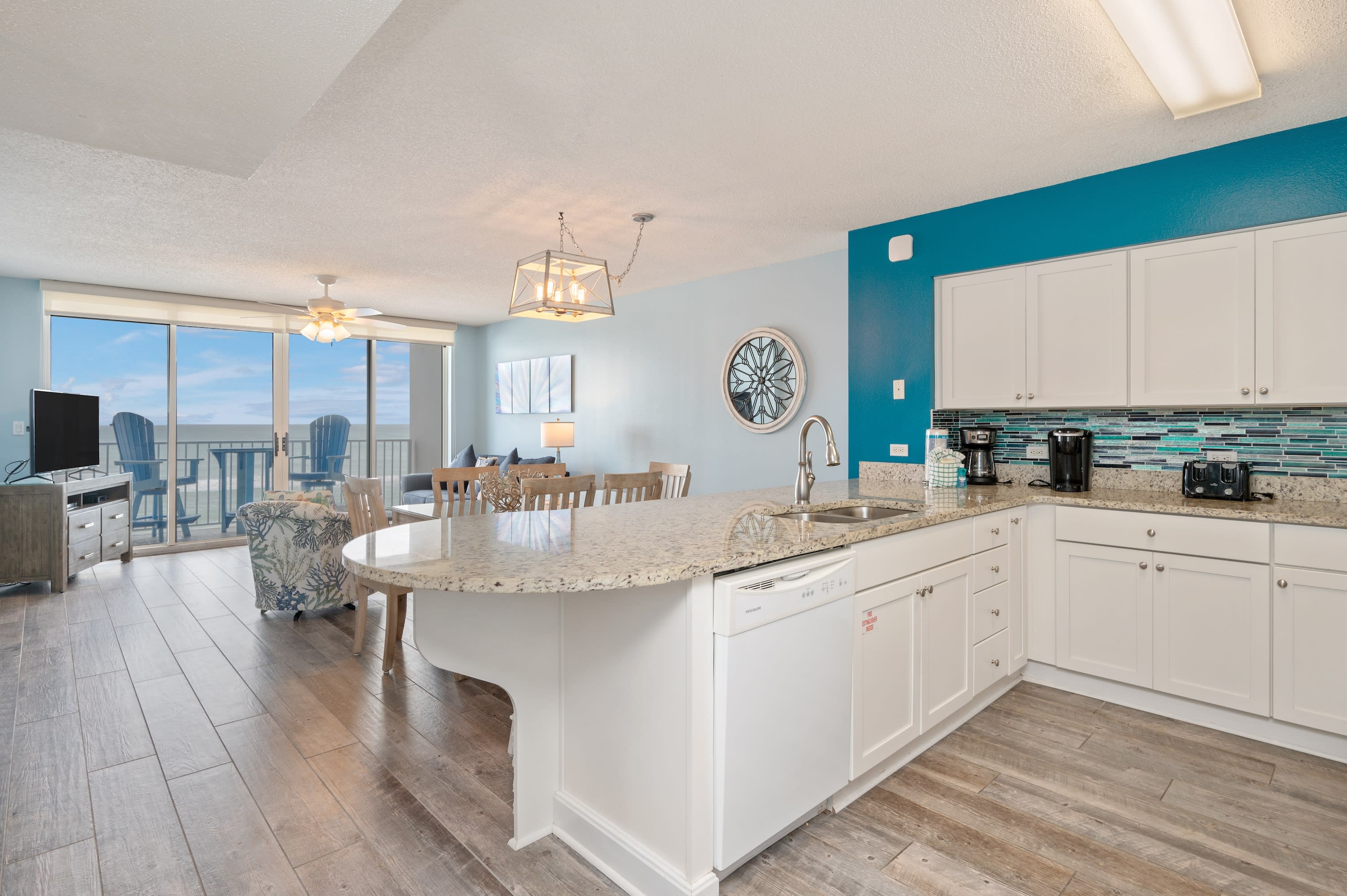 Lovely granite - newer white shaker cabinets - a fabulous kitchen!