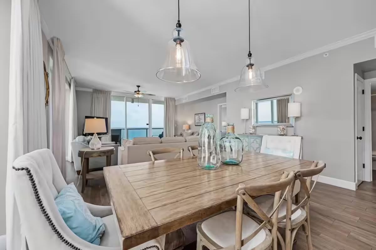 Dining table that can accommodate seating for 8