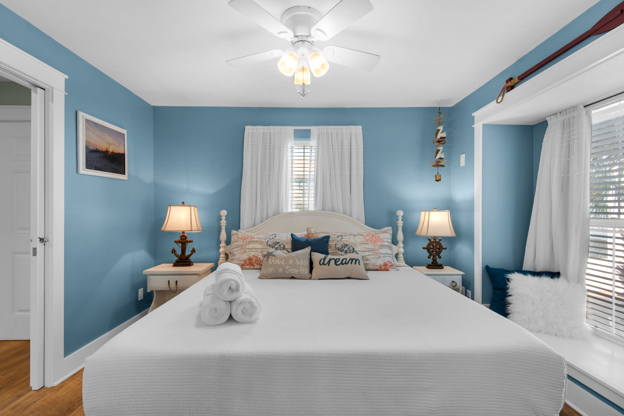 Cozy master with king bed