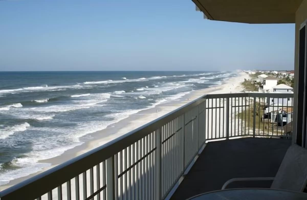 Wraparound Balcony View Facing West No Highrises to and great sunsets!