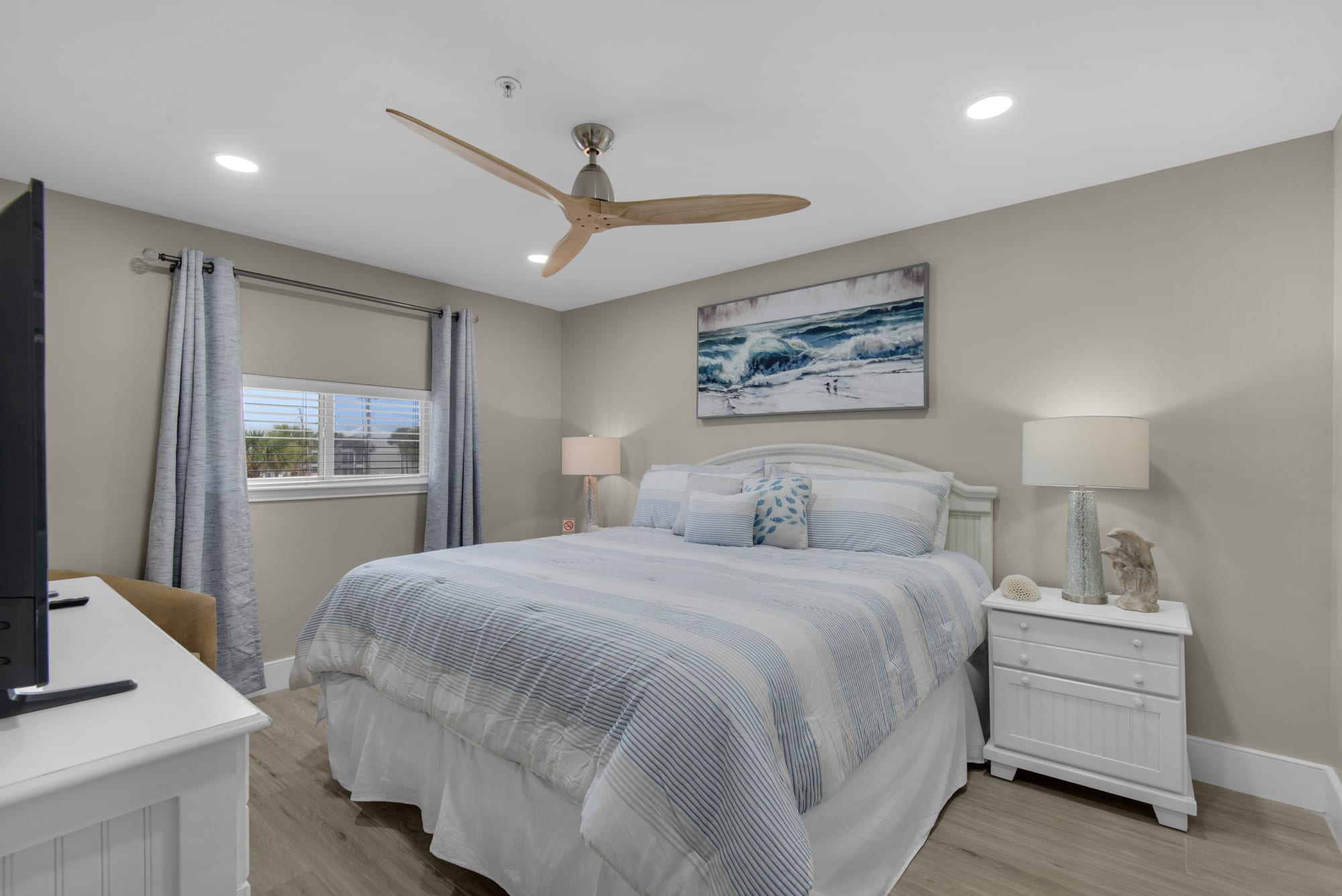 Beautiful coastal decor!