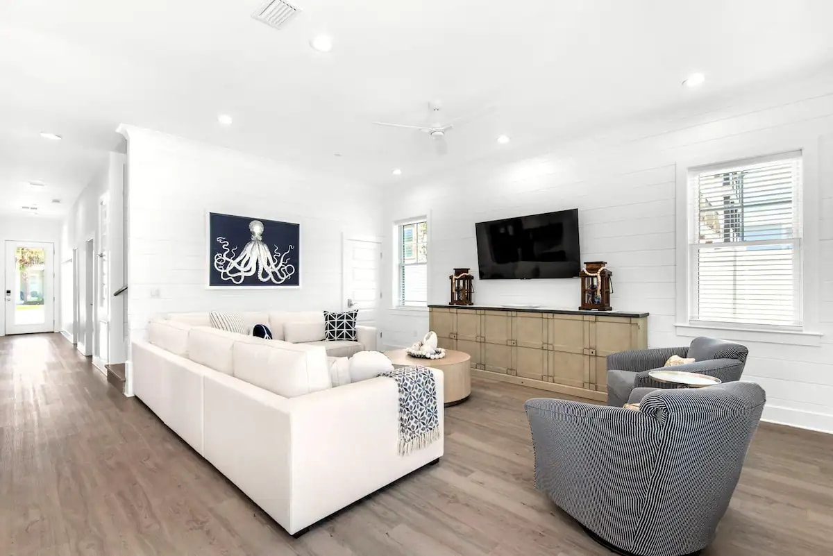 Vista-7 Stylish yet comfortable seating in Vista's first floor living room. (Note: The 3rd floor has its own living room in order to create multiple options for your group's comfort and convenience.)