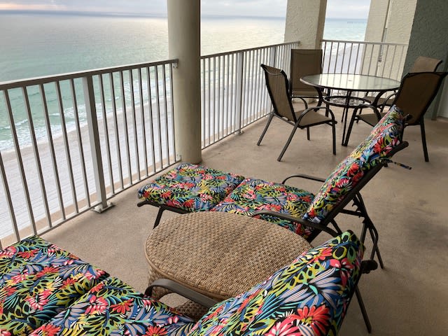 Large Balcony with amazing view