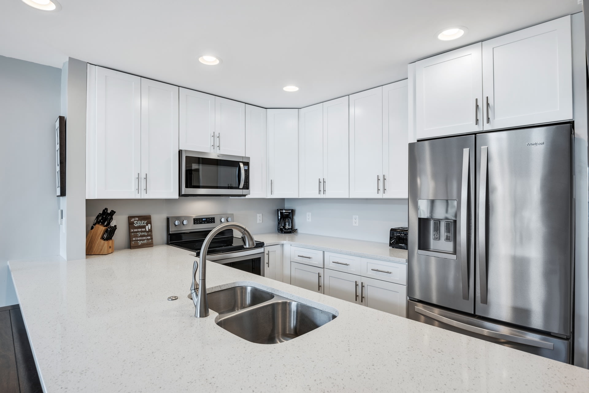 Expansive kitchen with new SS appliances