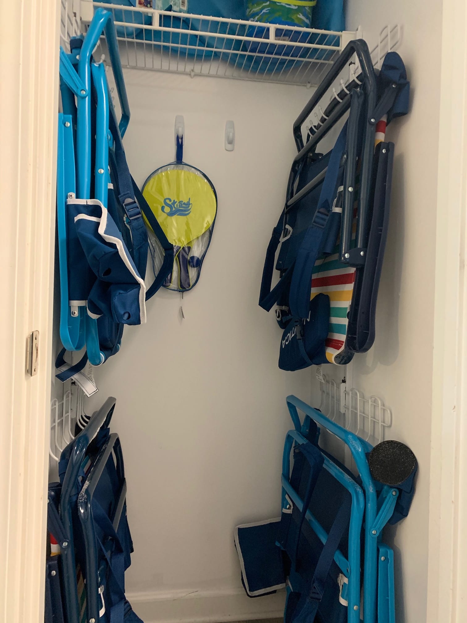 4 backpack style beach chairs and other beach items for your use