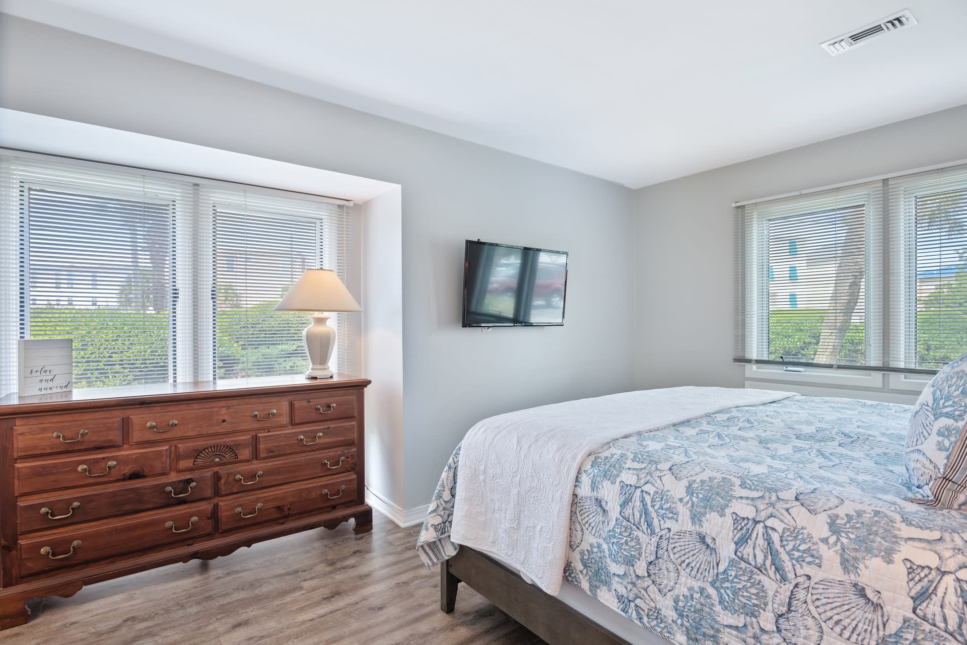 MBR and ensuite bath have view of the gulf