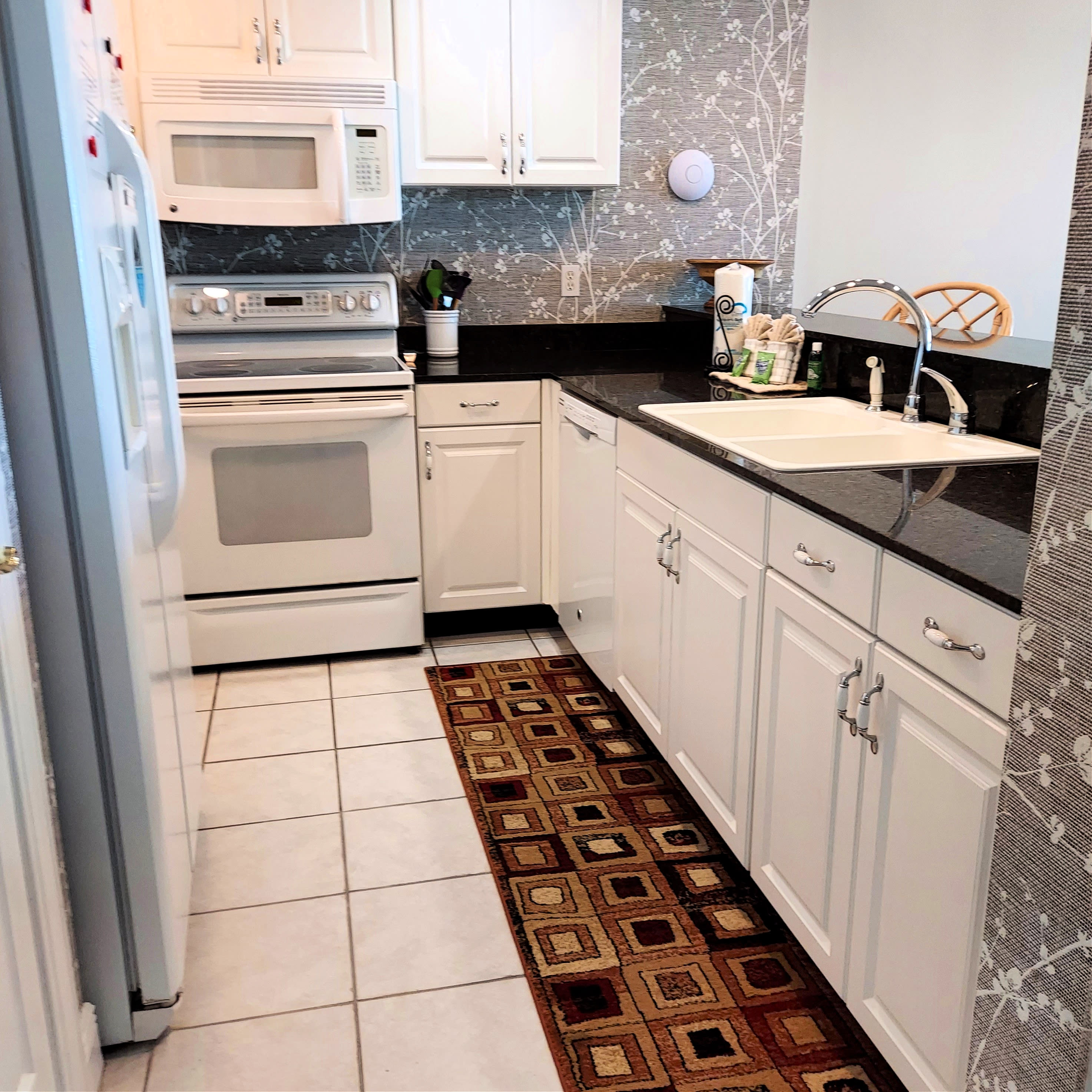 Fully Equipped Kitchen!