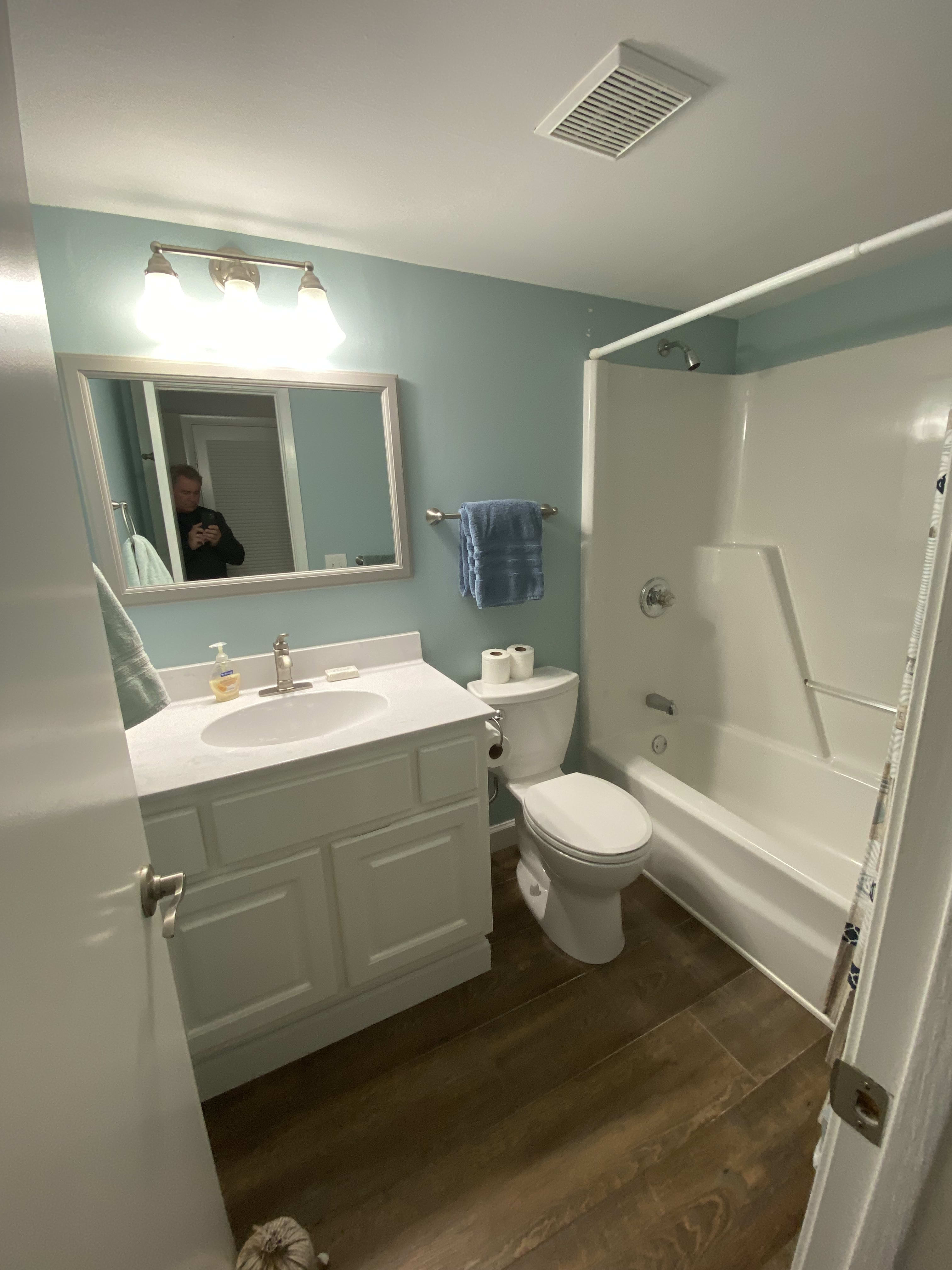 Private Bathroom for Second Bedroom (tub/shower combo)