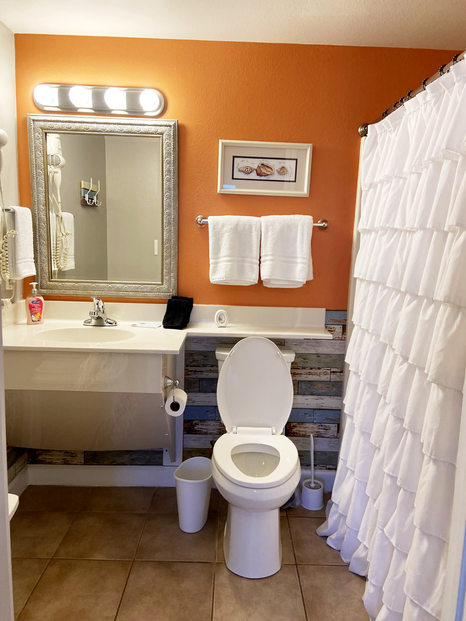 Master Suite with Full Bed Bathroom