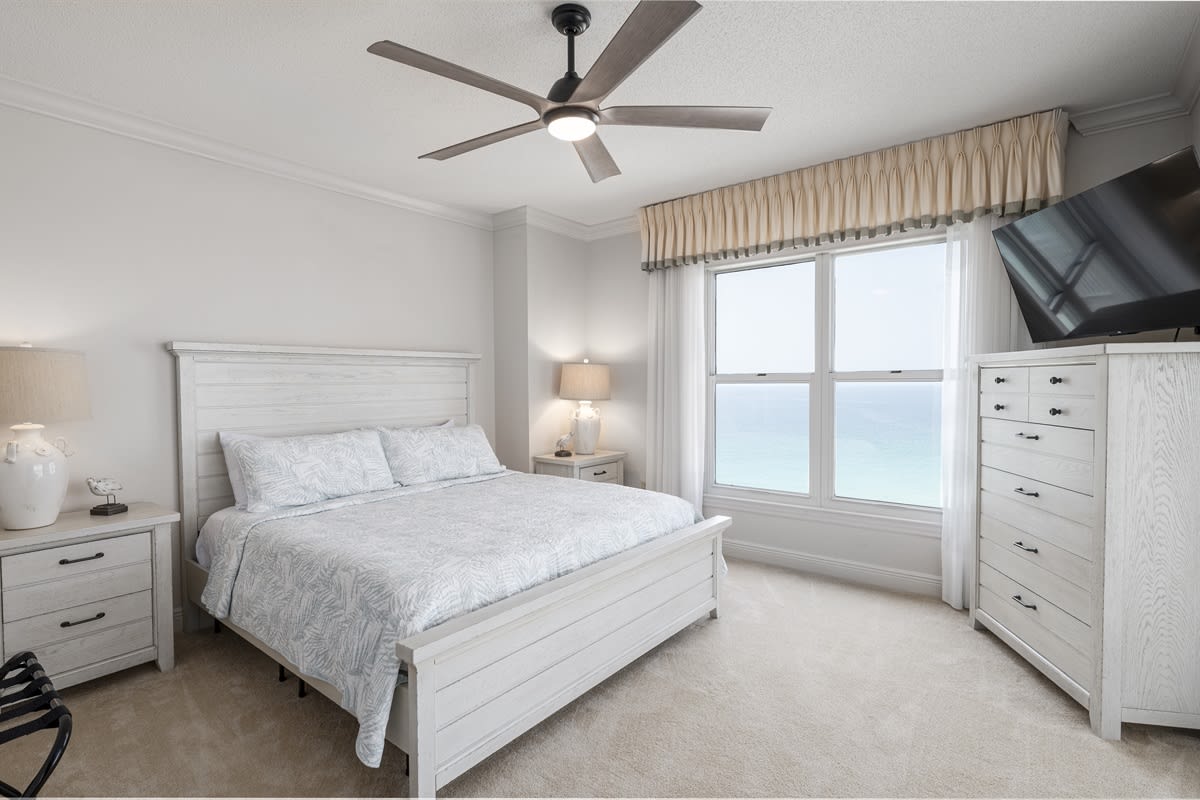 King Size Master bedroom Room with Private bath and a balcony