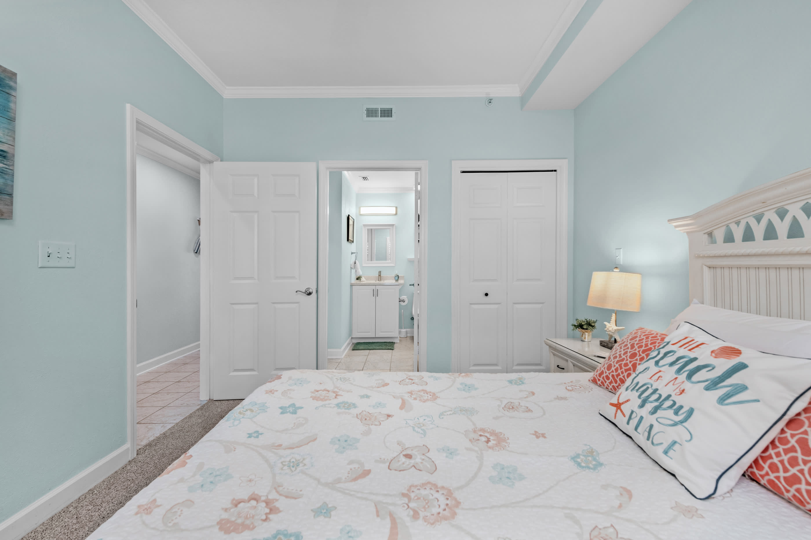 Guest Bedroom with the convenience and privacy of  an En-Suite bathroom.