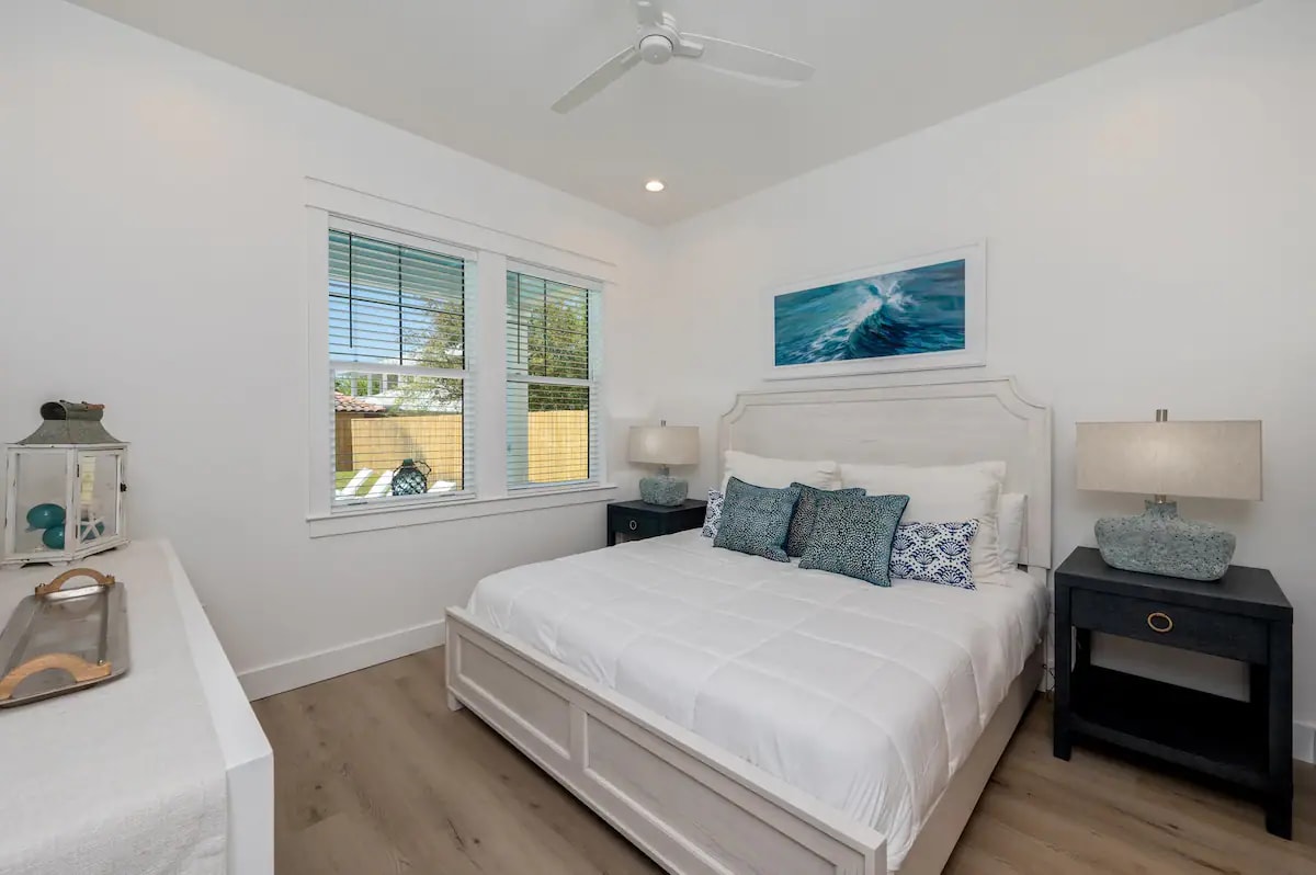 Mariner-23 Bedroom 1. Pic 1. King with attached bath.