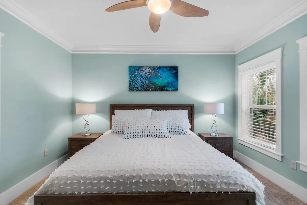 Shenanigans-15..2nd floor master with king bed and huge en-suite bath!