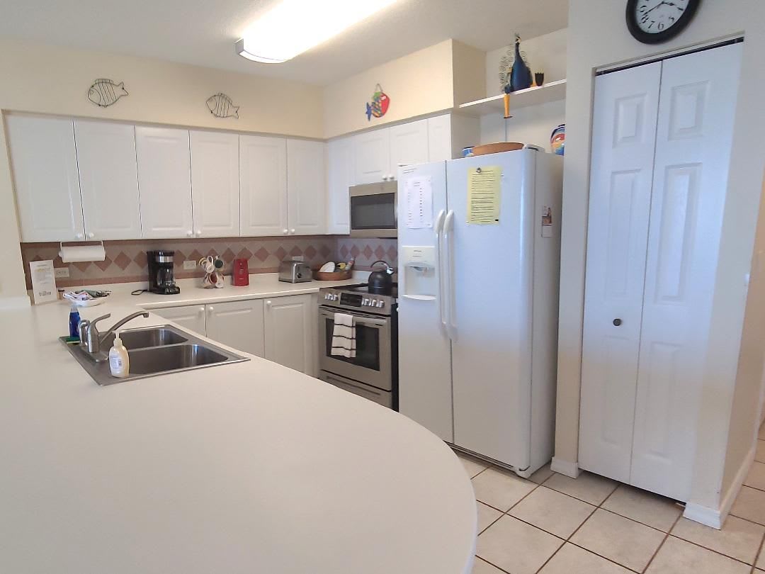 Fully equipped kitchen with pantry