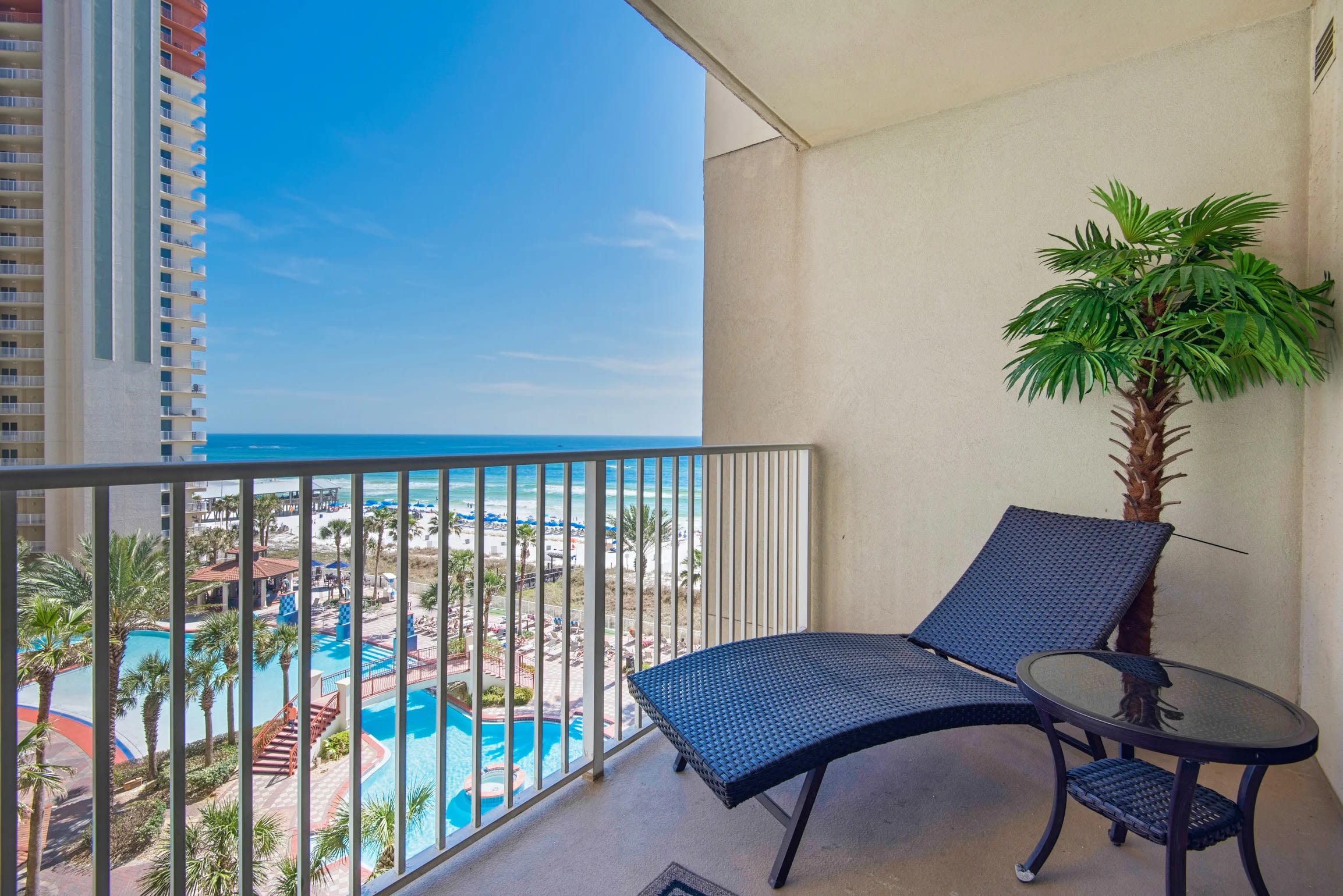 BALCONY WITH BEAUTIFUL VIEWS