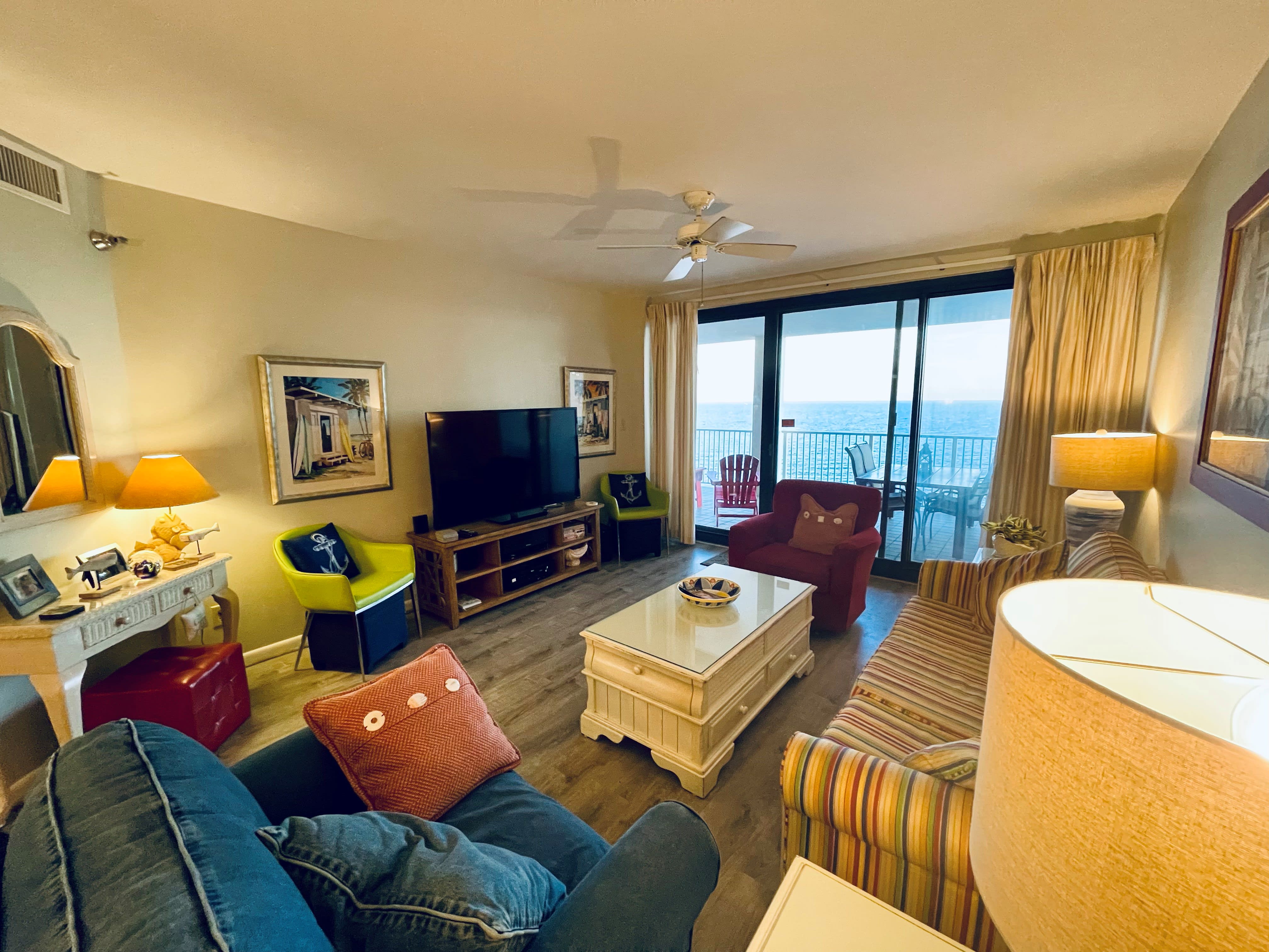 Gulf Front living room w/60in TV and 5.1 surround sound system balcony access