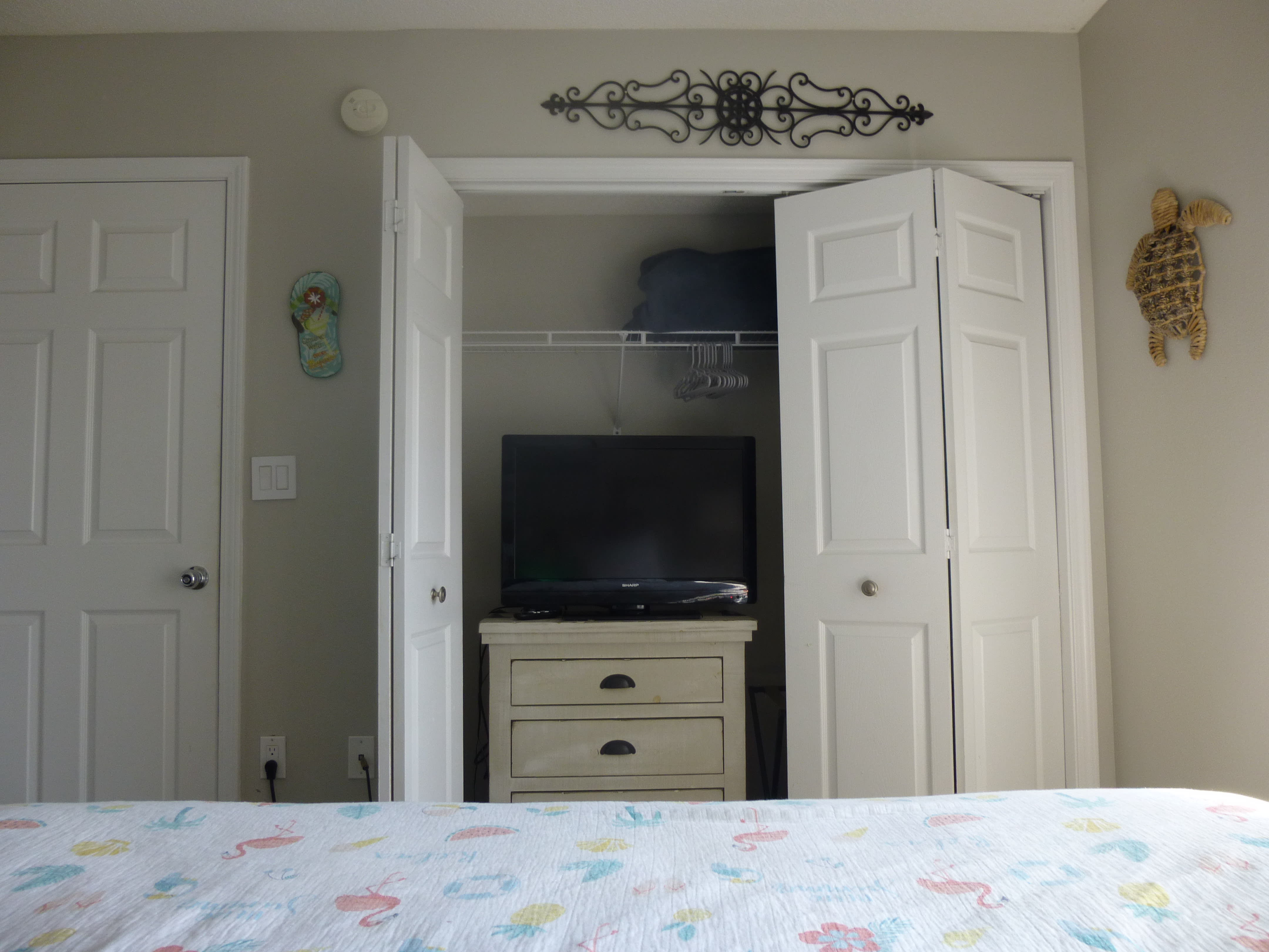 2nd King bedroom with 40 in. Smart TV 