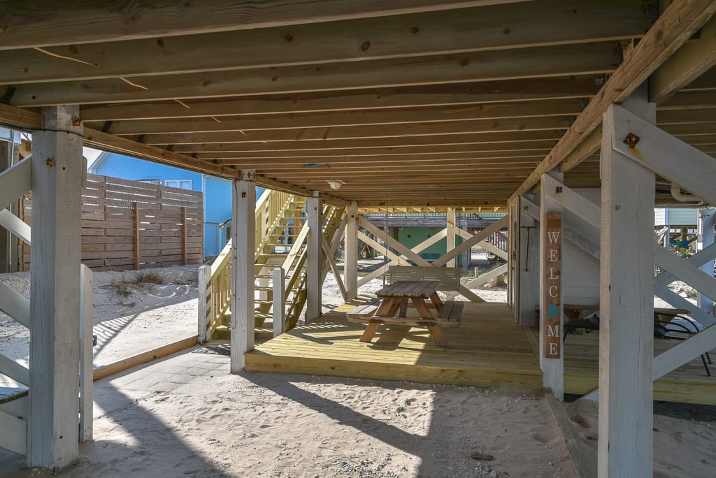 Under house sitting area