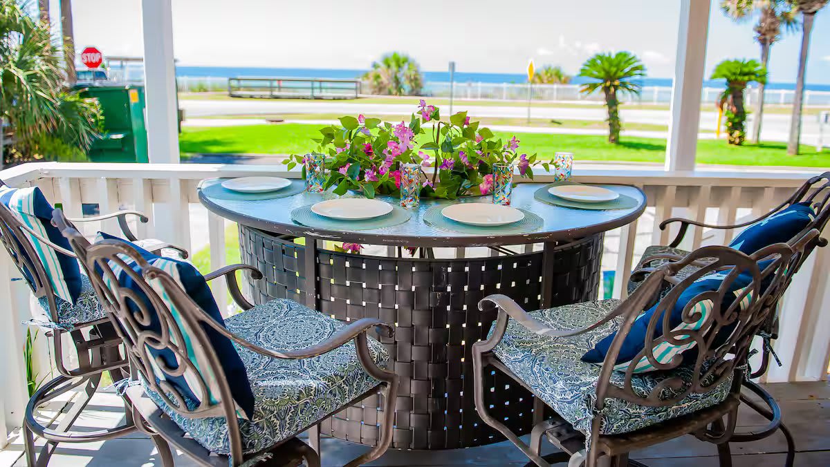 Beautiful space on front porch to enjoy breakfast or dinner...Great breeze being on the corner unit