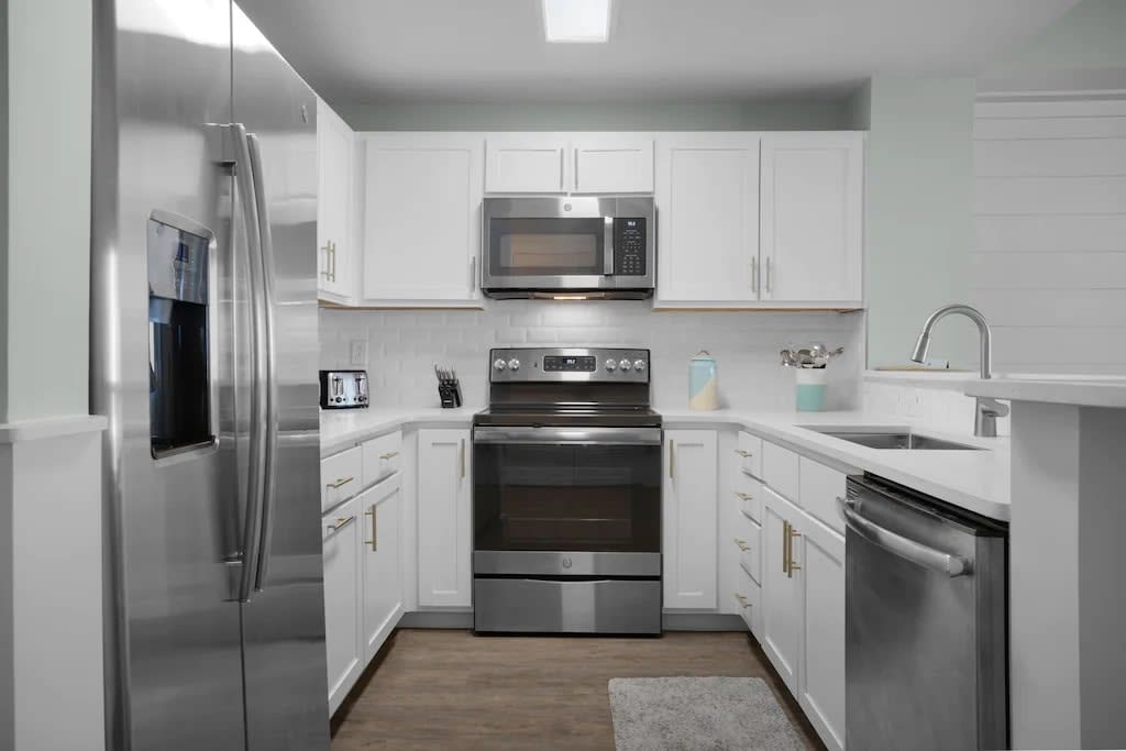 Full Kitchen with Quartz Counter Tops