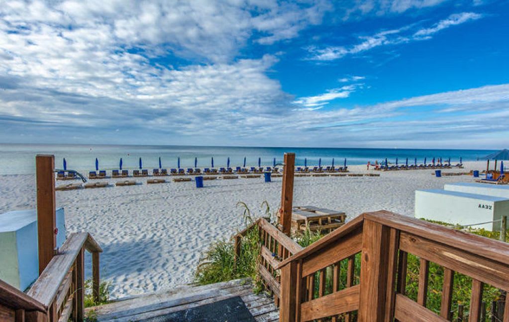 Walk way to the beach!