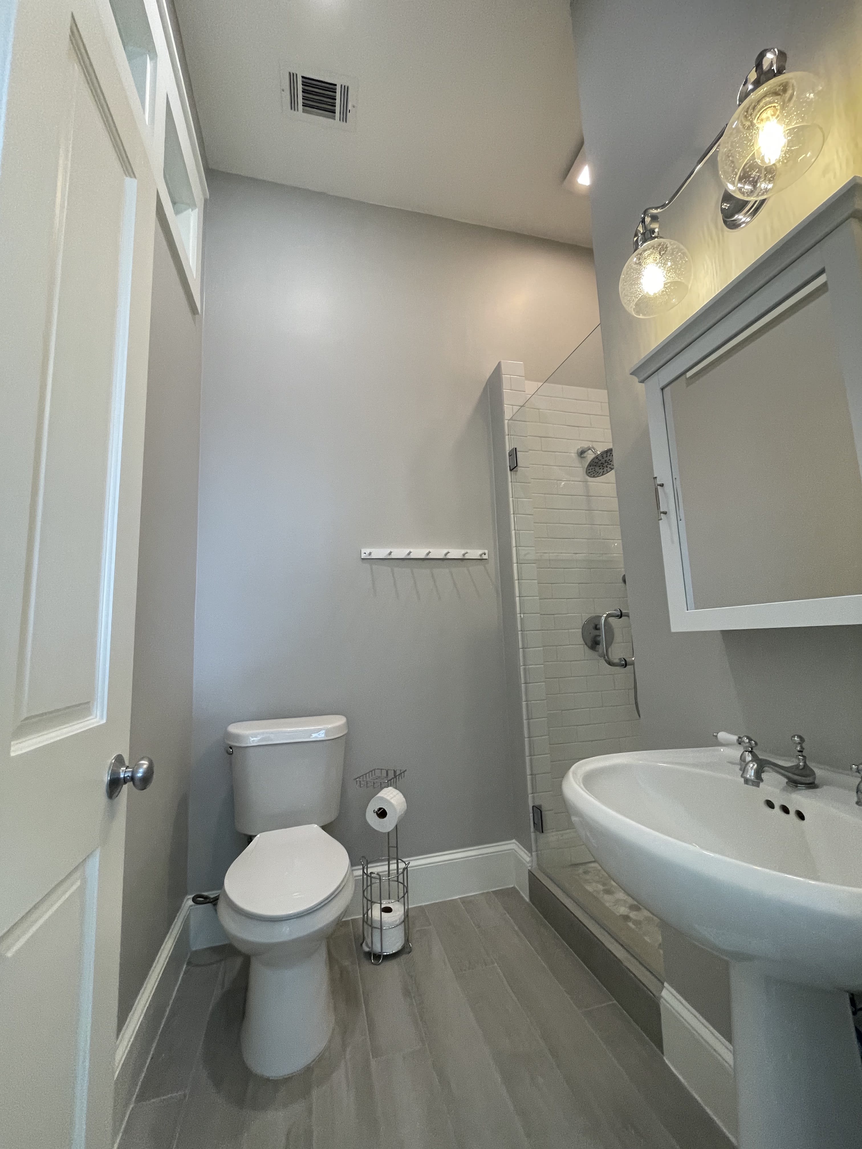 Group bedroom ensuite bathroom