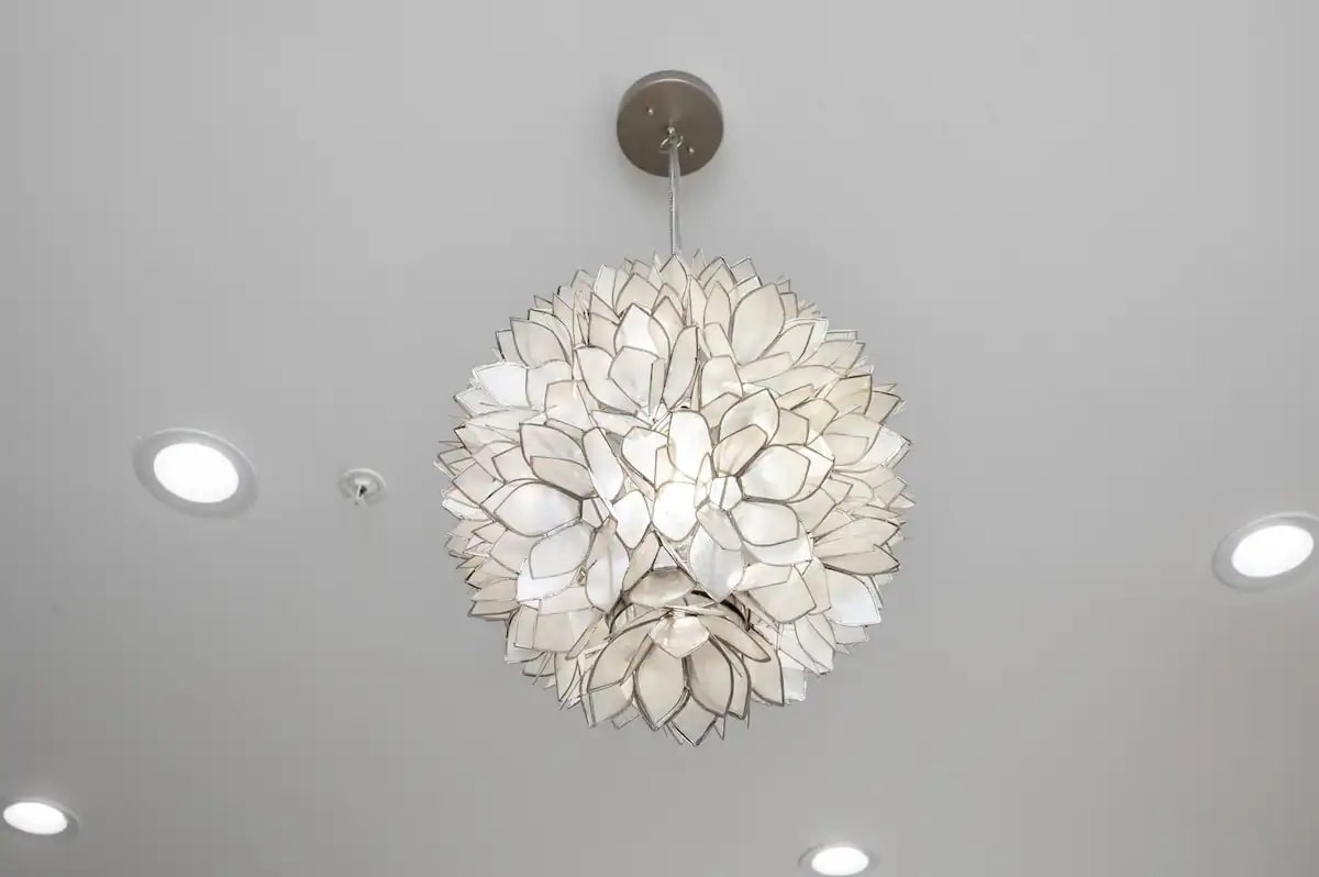 Iris-15 Not a plain-Jane rental. Iris features designer upgrades throughout.