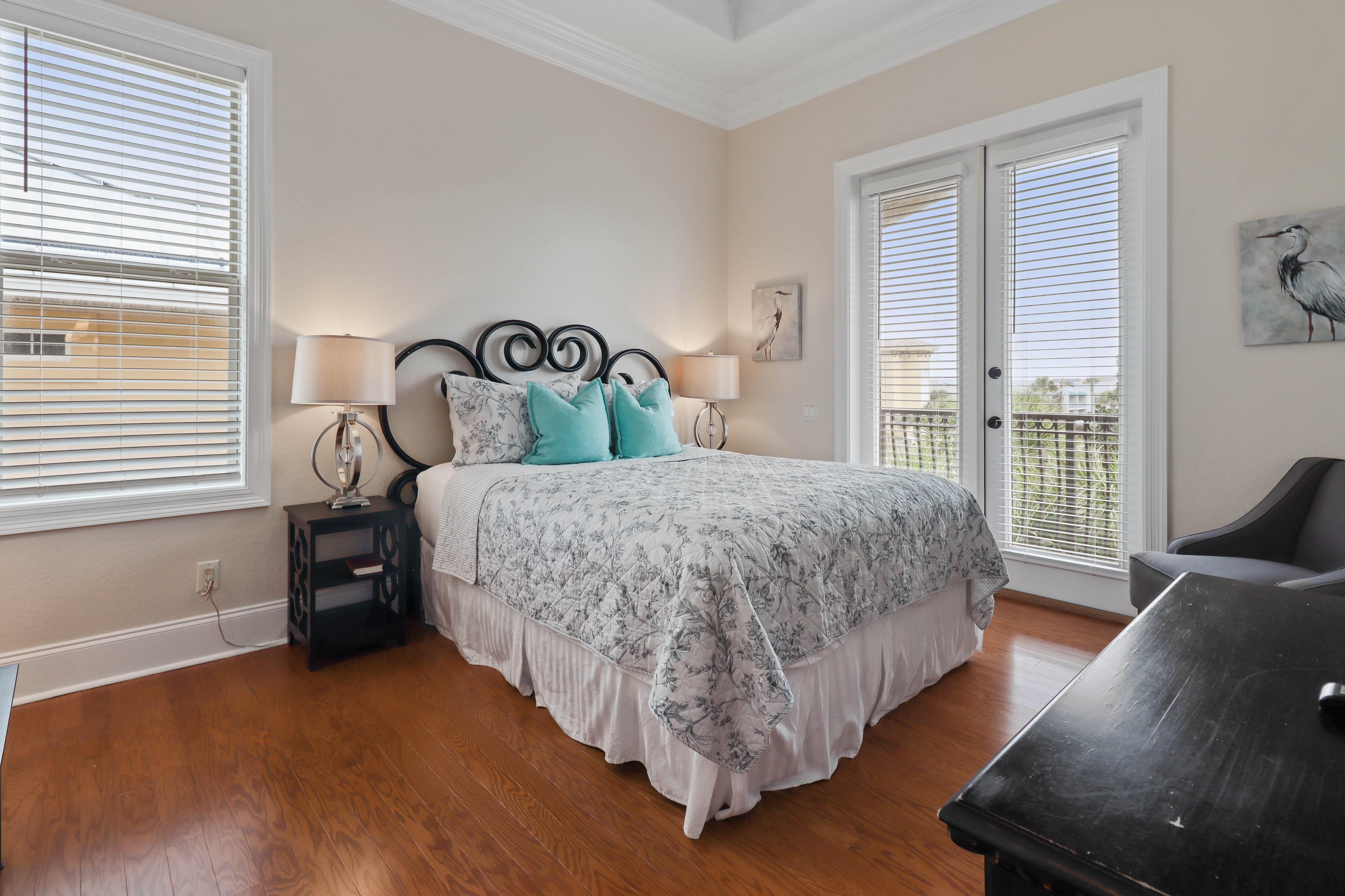 Queen Bedroom 3rd floor suite w/ balcony