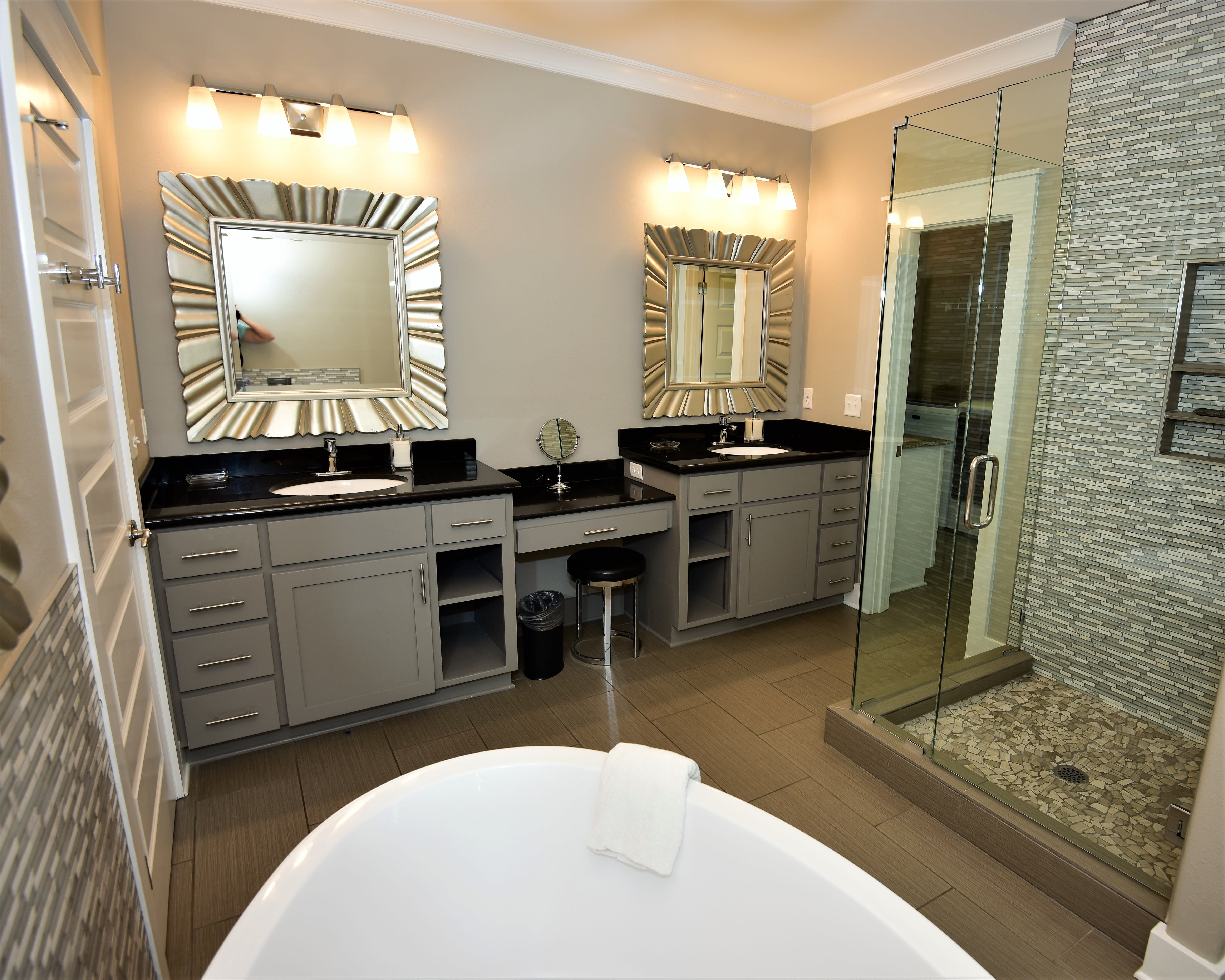 3RD FLOOR KING MASTER EN-SUITE