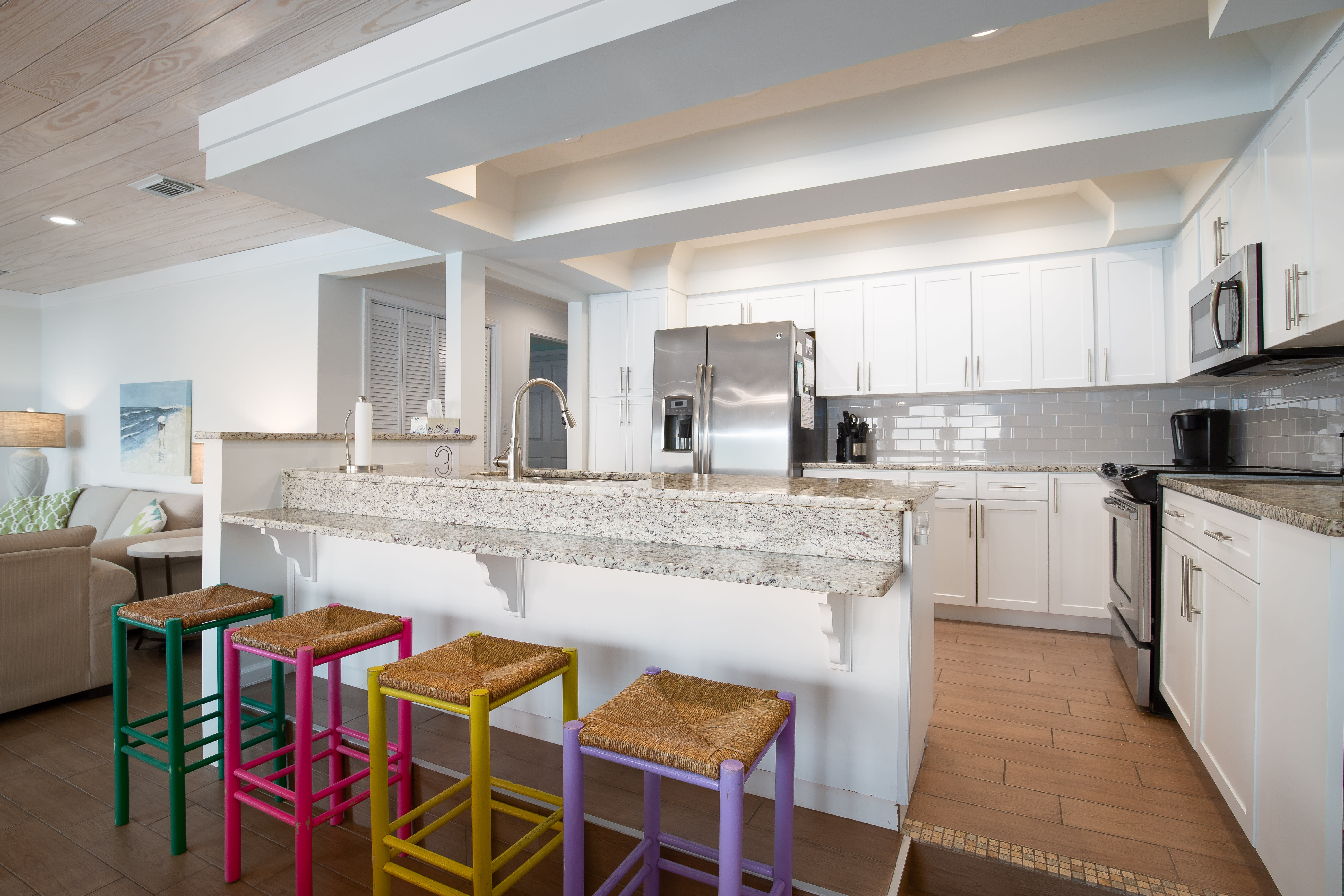 Seating for 4 at the bar