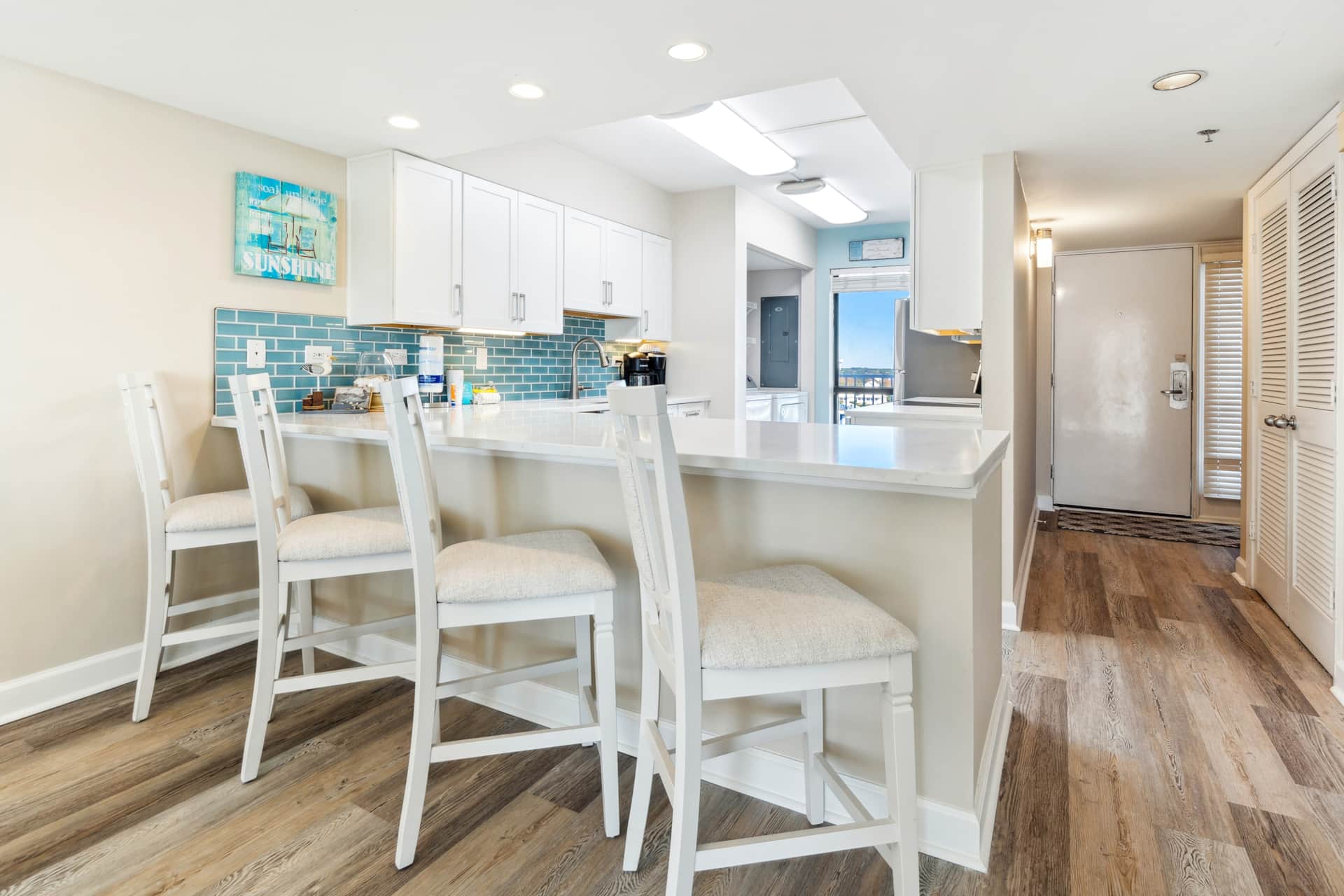 4 more seats at the breakfast bar!