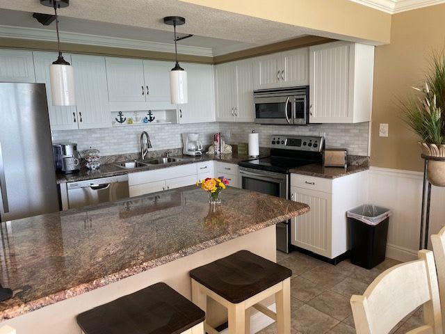 Kitchen updated with new tile backsplash. 