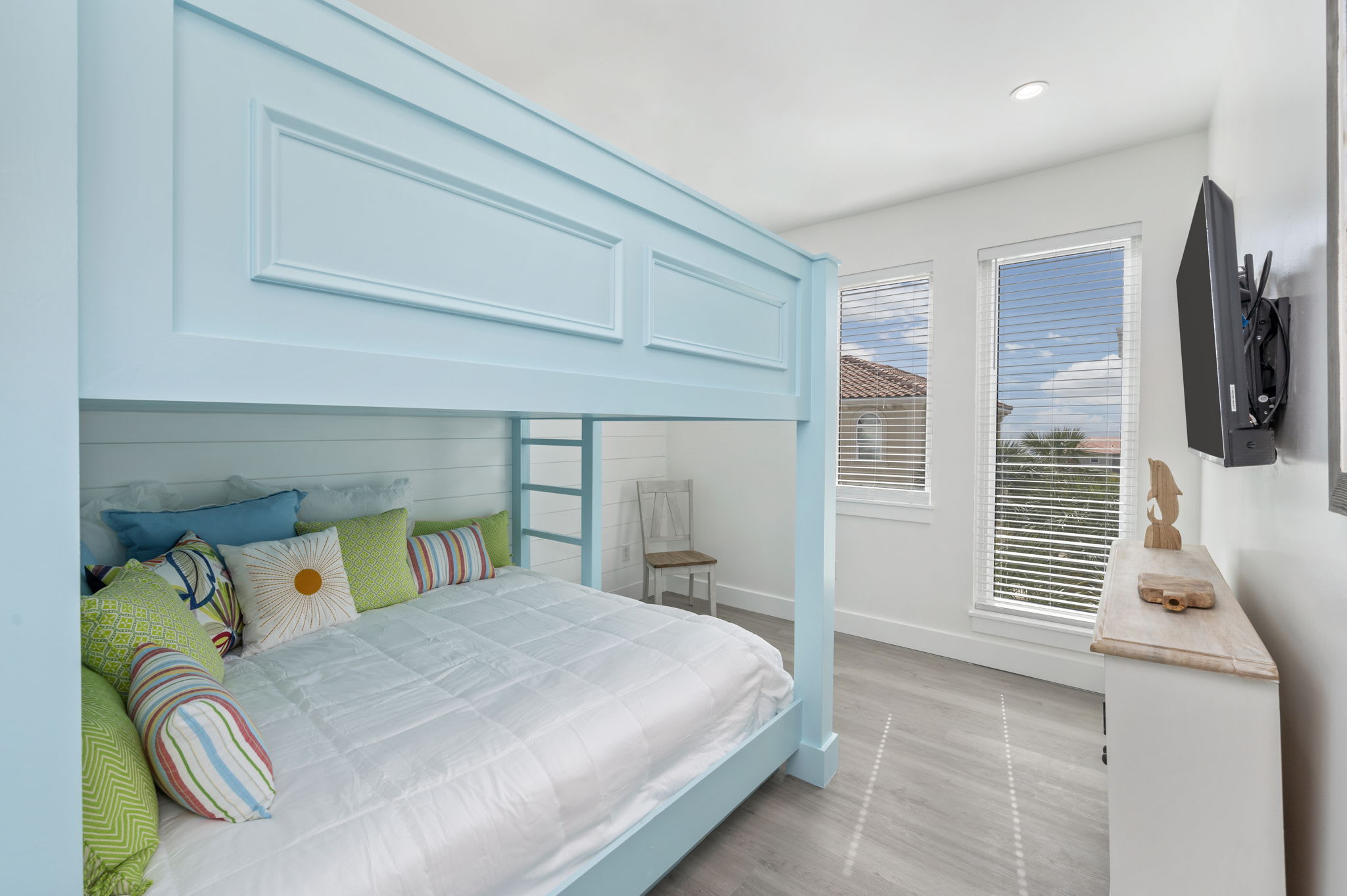 Sundial-23 Kids Room