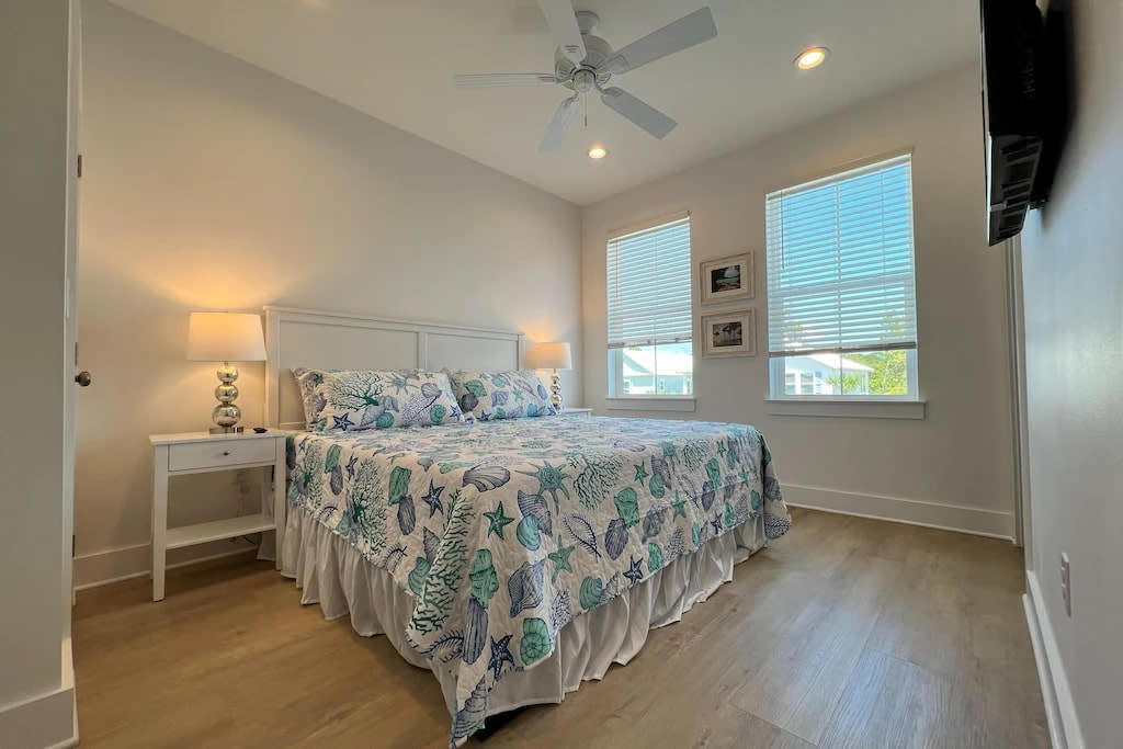 Bedroom 4 with King memory foam mattress