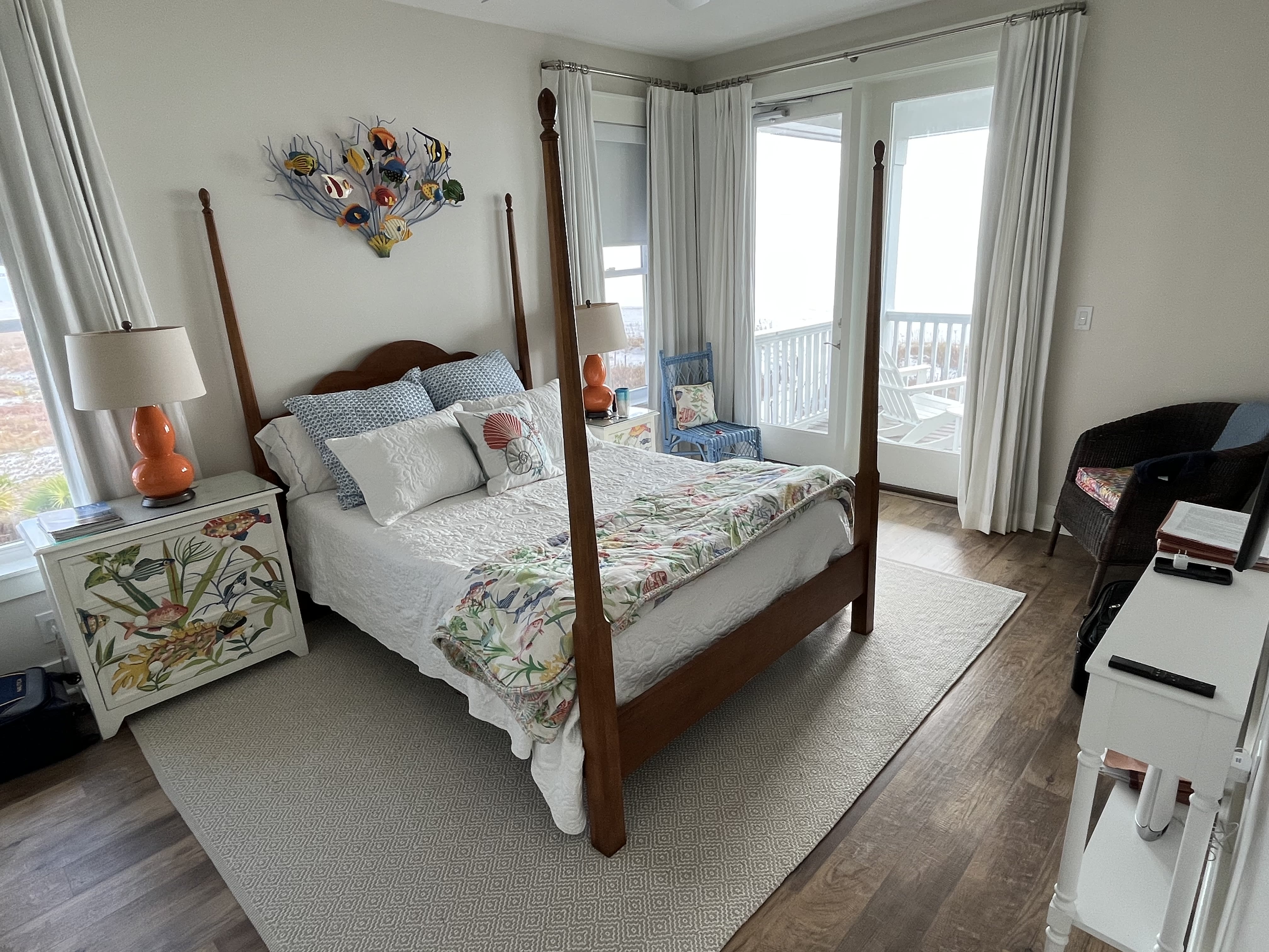 Beach front queen bed