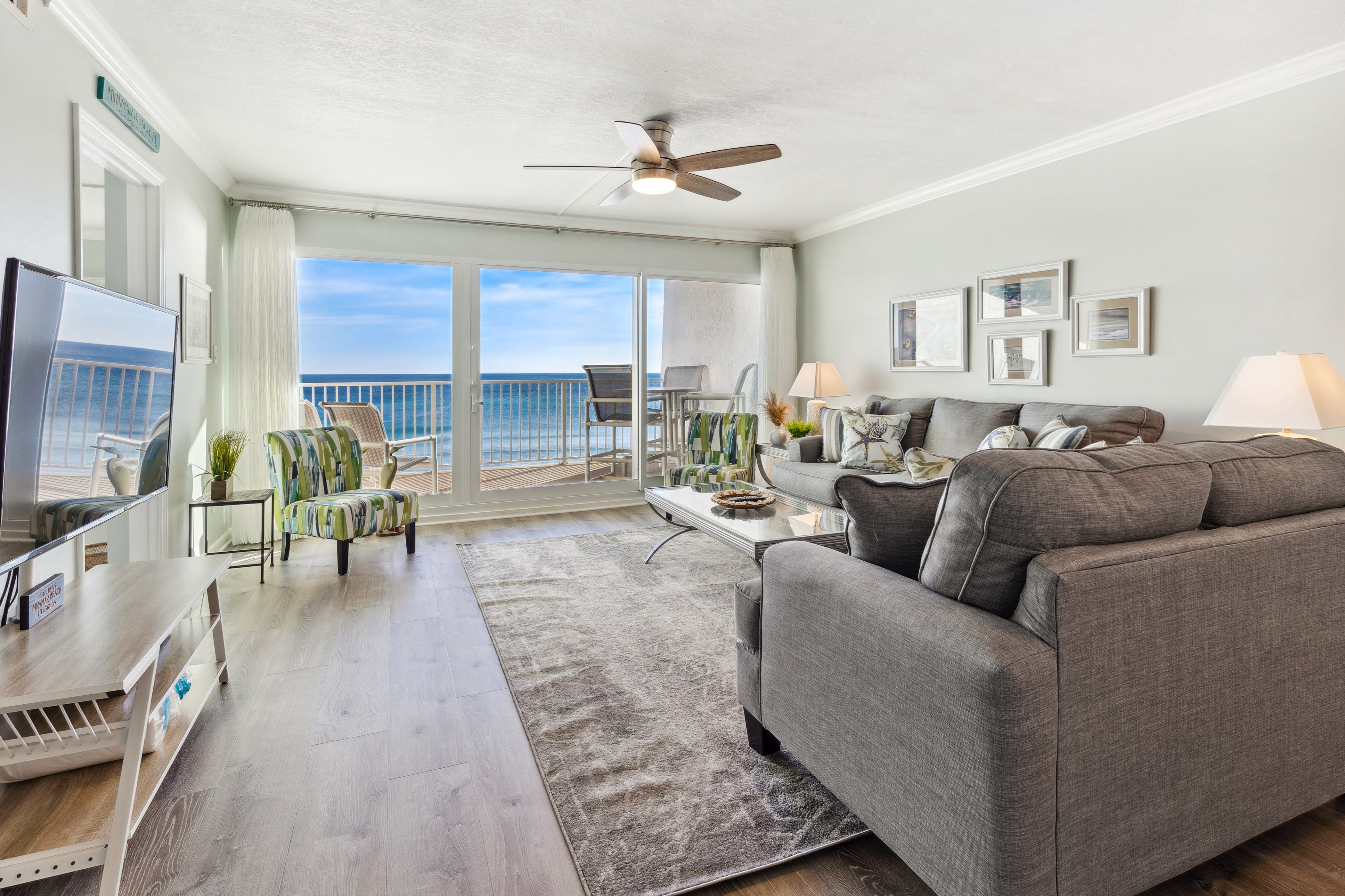 Living rom with a great view!