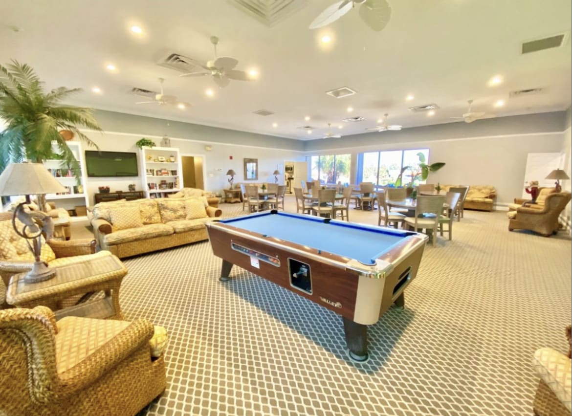 Lounge Area with Pool Table