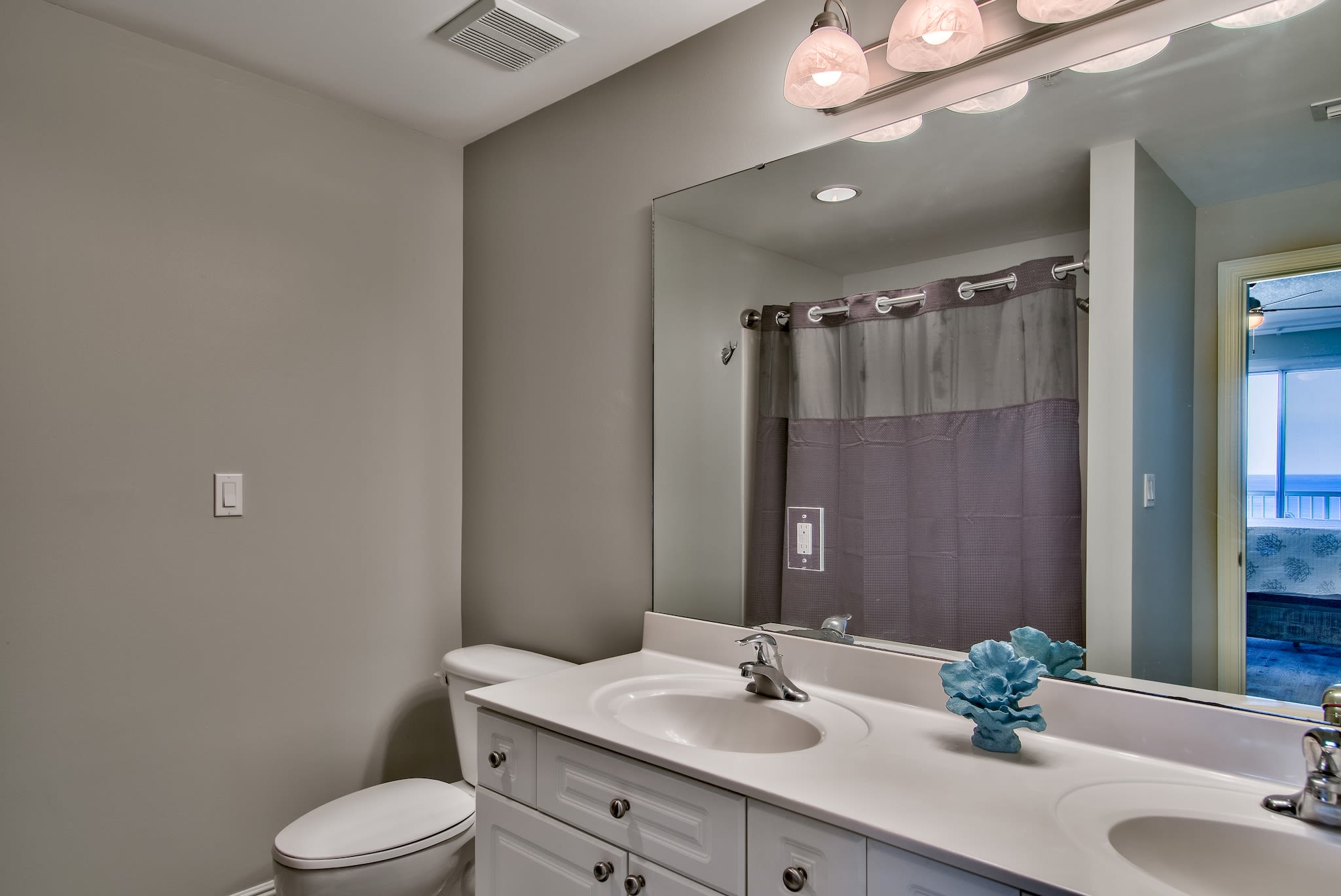 The private master bath has jetted tub/shower &amp; large vanity with double sinks. 