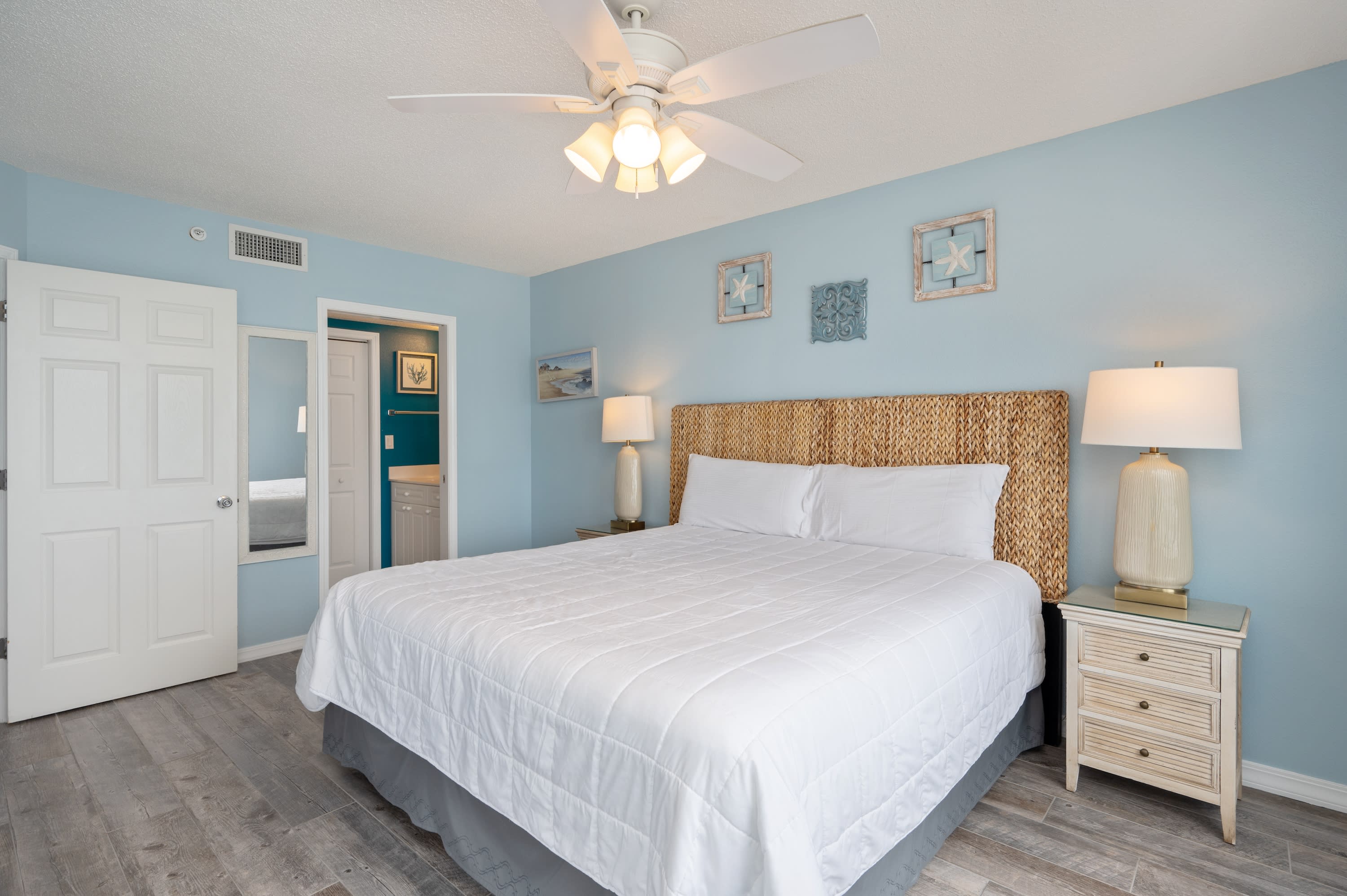 En-suite bathroom in master bedroom