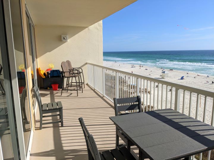 From the 4th floor you can actually see you kids play on the beach