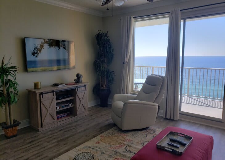 WOW! TREASURE ISLAND LARGE PRIVATE BALCONY!_4
