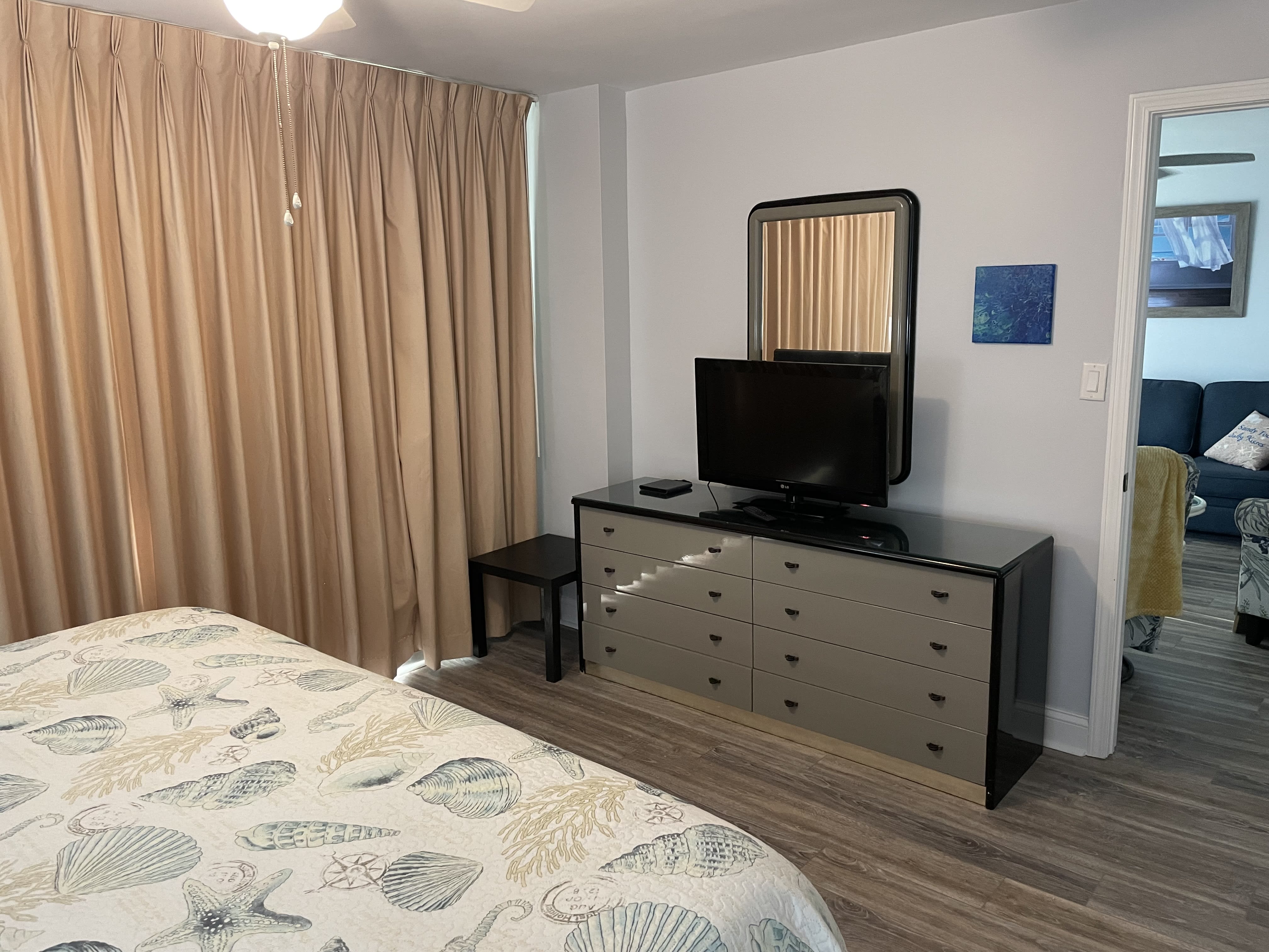 From the king sized bed in the master, guests can take in the gulf views. 