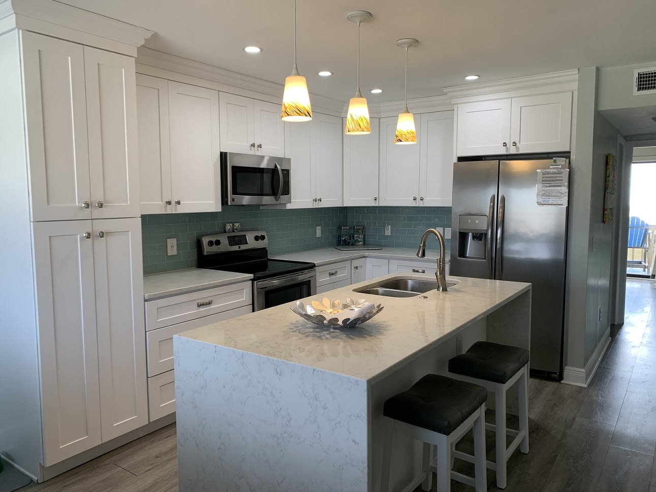 Beautiful new fully equipped custom kitchen