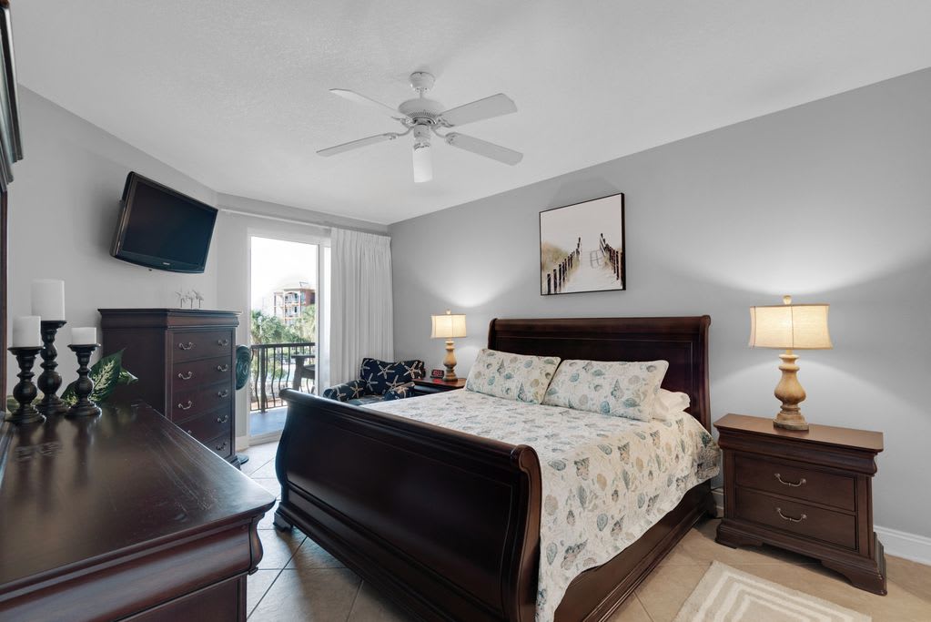 Master bedroom with flat screen tv and Gulf view!