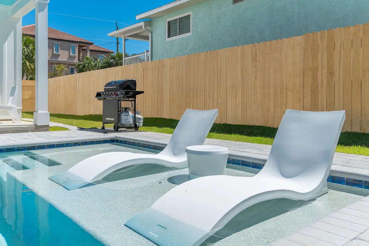 Mariner-9 After a day at the beach, cool off one of Mariner's splash deck loungers