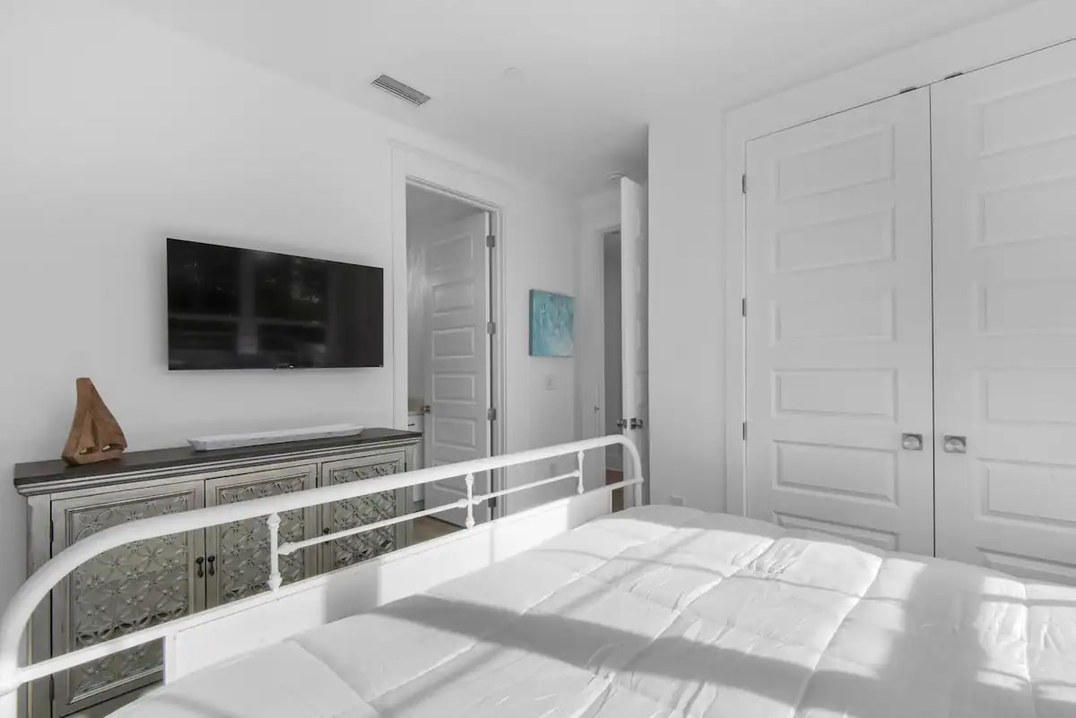 Driftwood-17 Bedroom 2. PIc 2. King with attached bath.