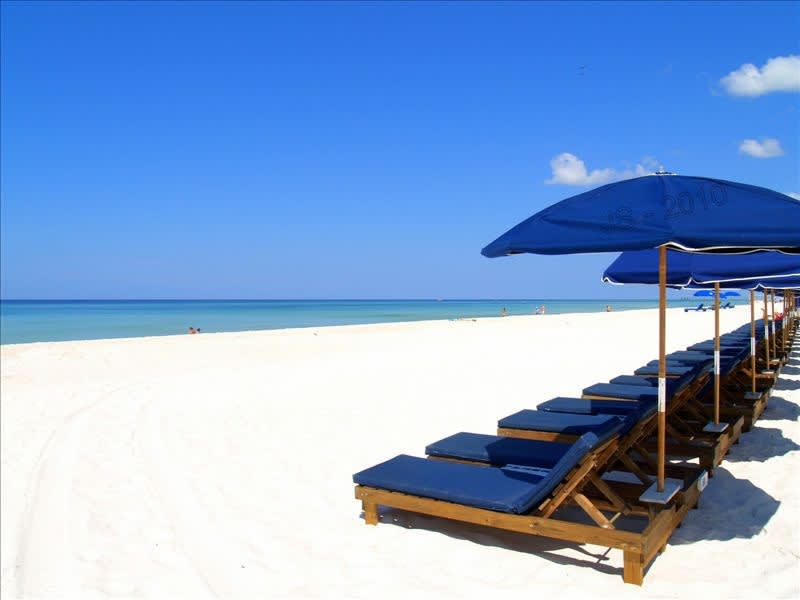 Beach Service- 2 padded loungers and an umbrella included with rentals Mar-Oct.